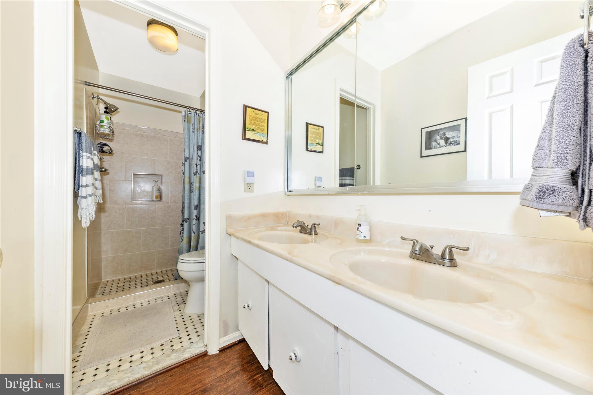 WOODLAND HILLS - Residential