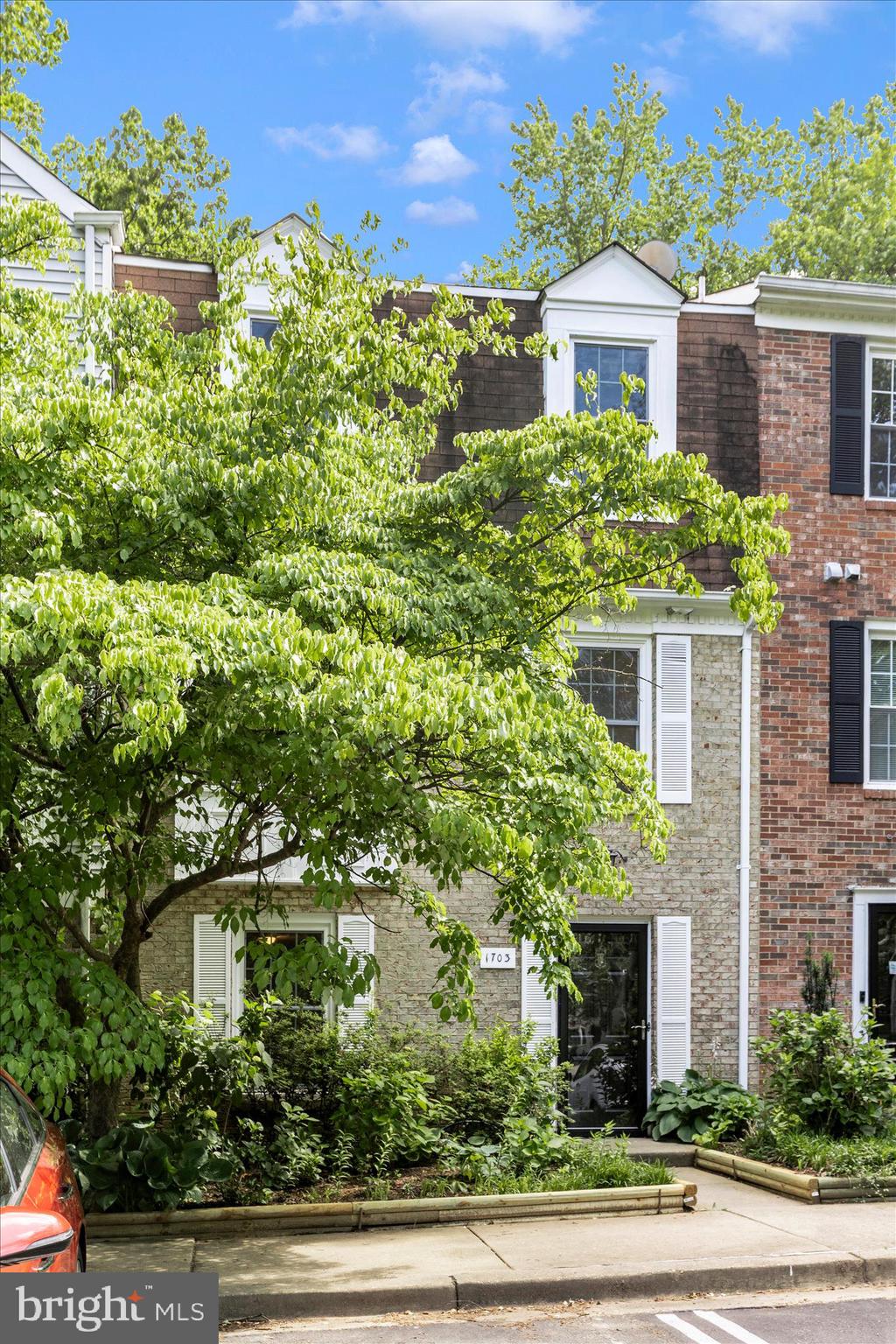 WOODLAND HILLS - Residential
