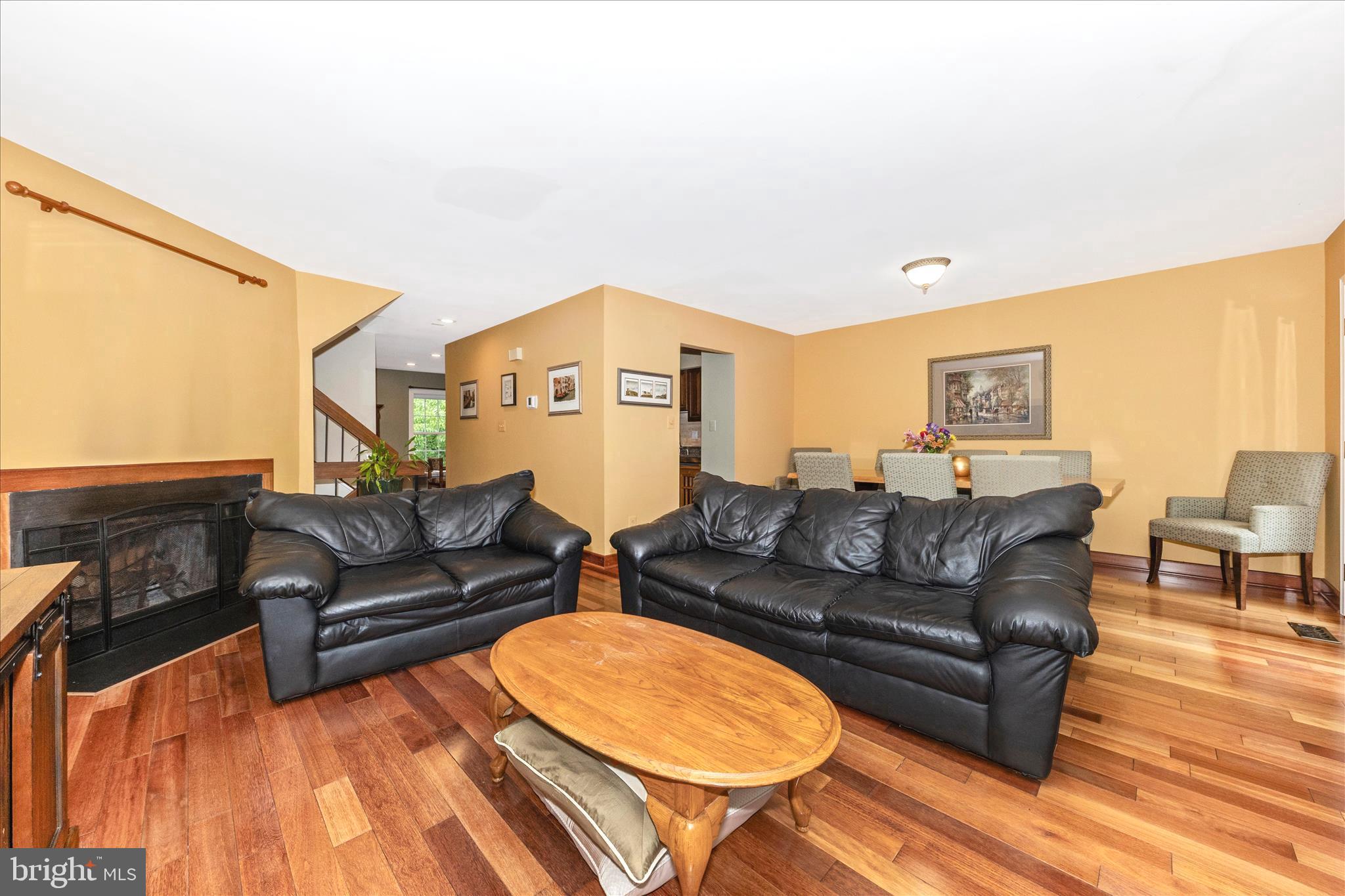 WOODLAND HILLS - Residential