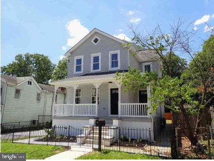 RENOVATED 2024 house from Top to Bottom !!!
Great Location in a Historical neighborhood. 
New appliances, new bathrooms, new floors, new carpet, new Windows, 2 new A/C, etc.
Property is vacant,  ready to Move In!!!