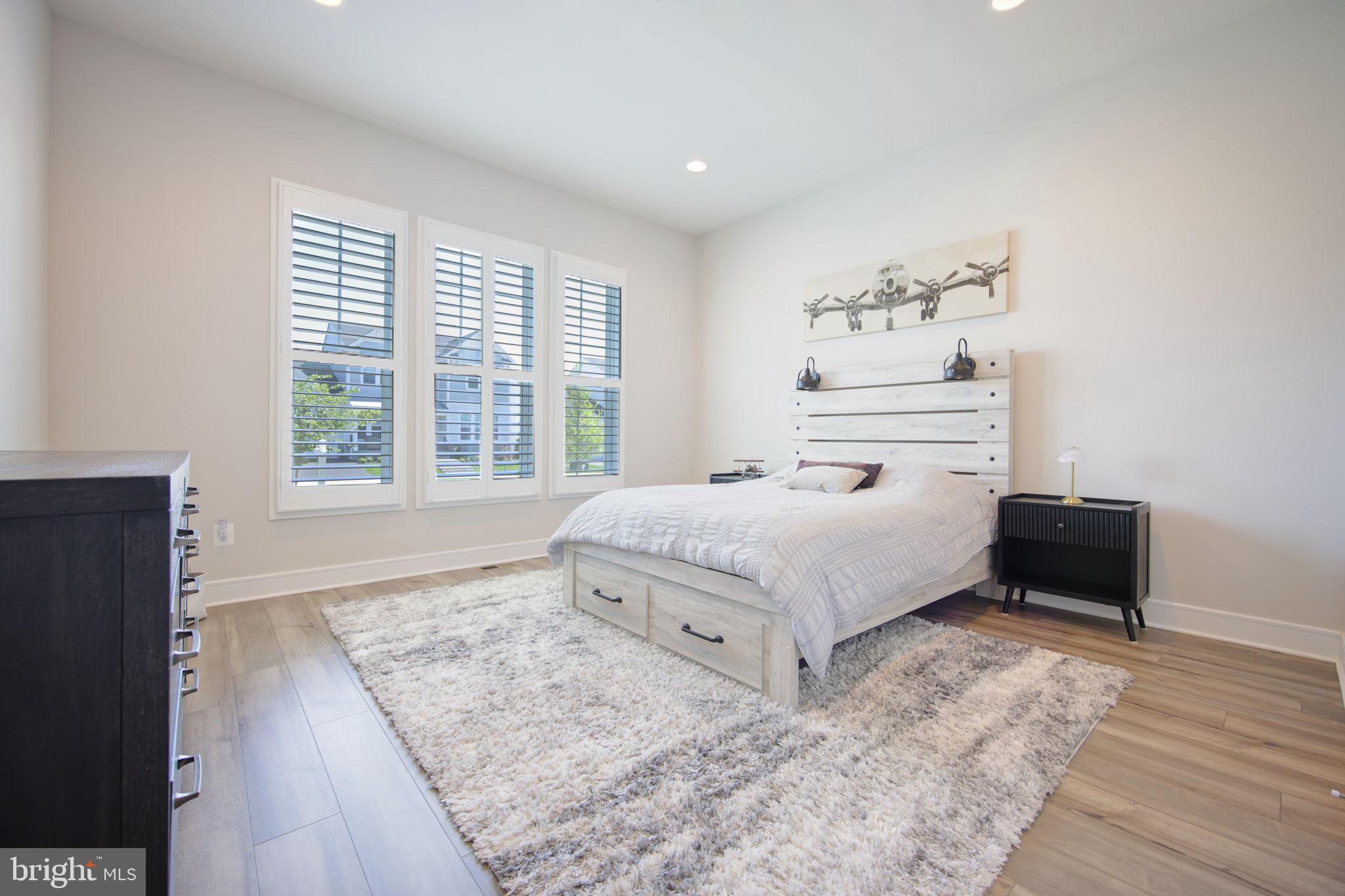 MEADOWBROOK - Residential