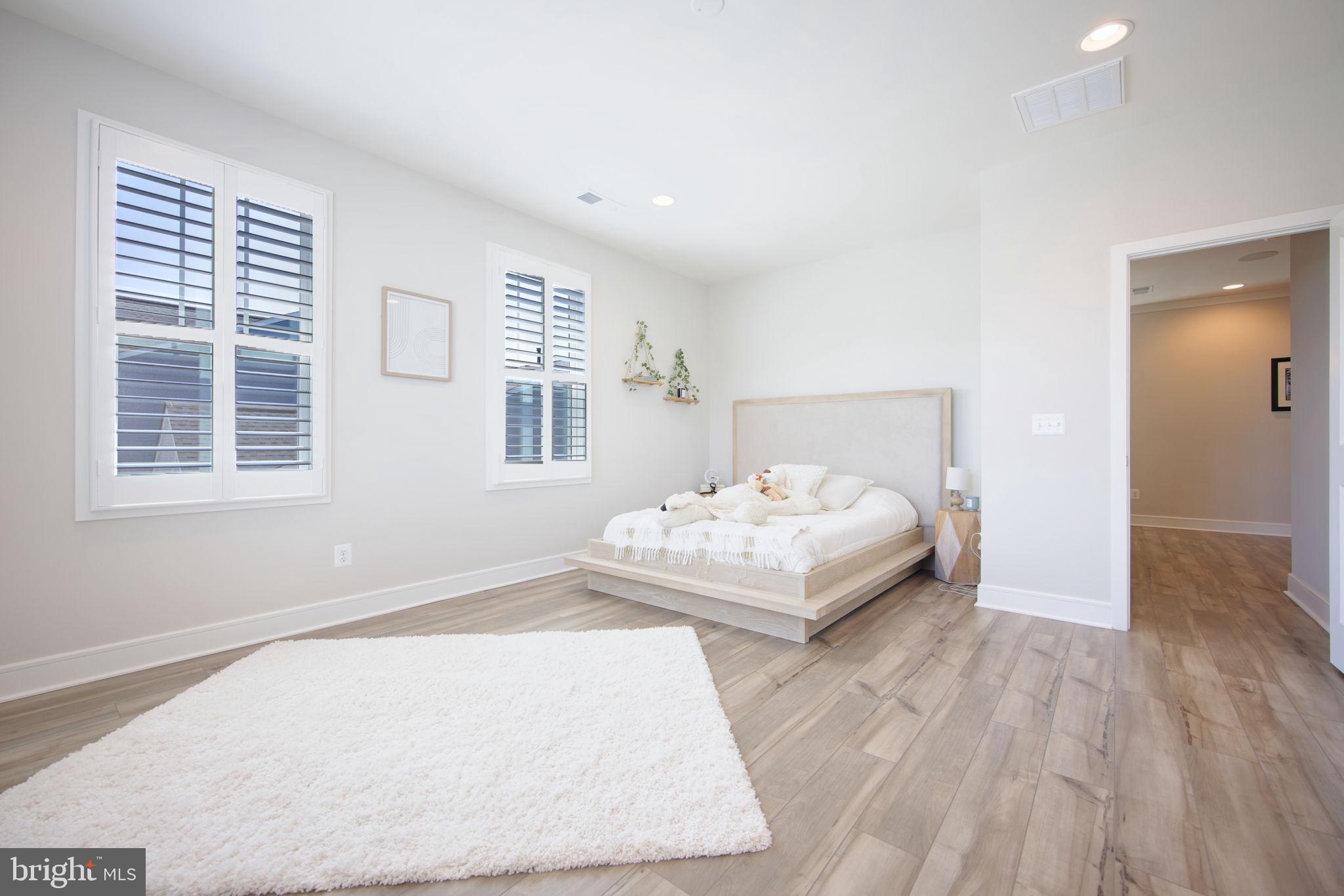 MEADOWBROOK - Residential