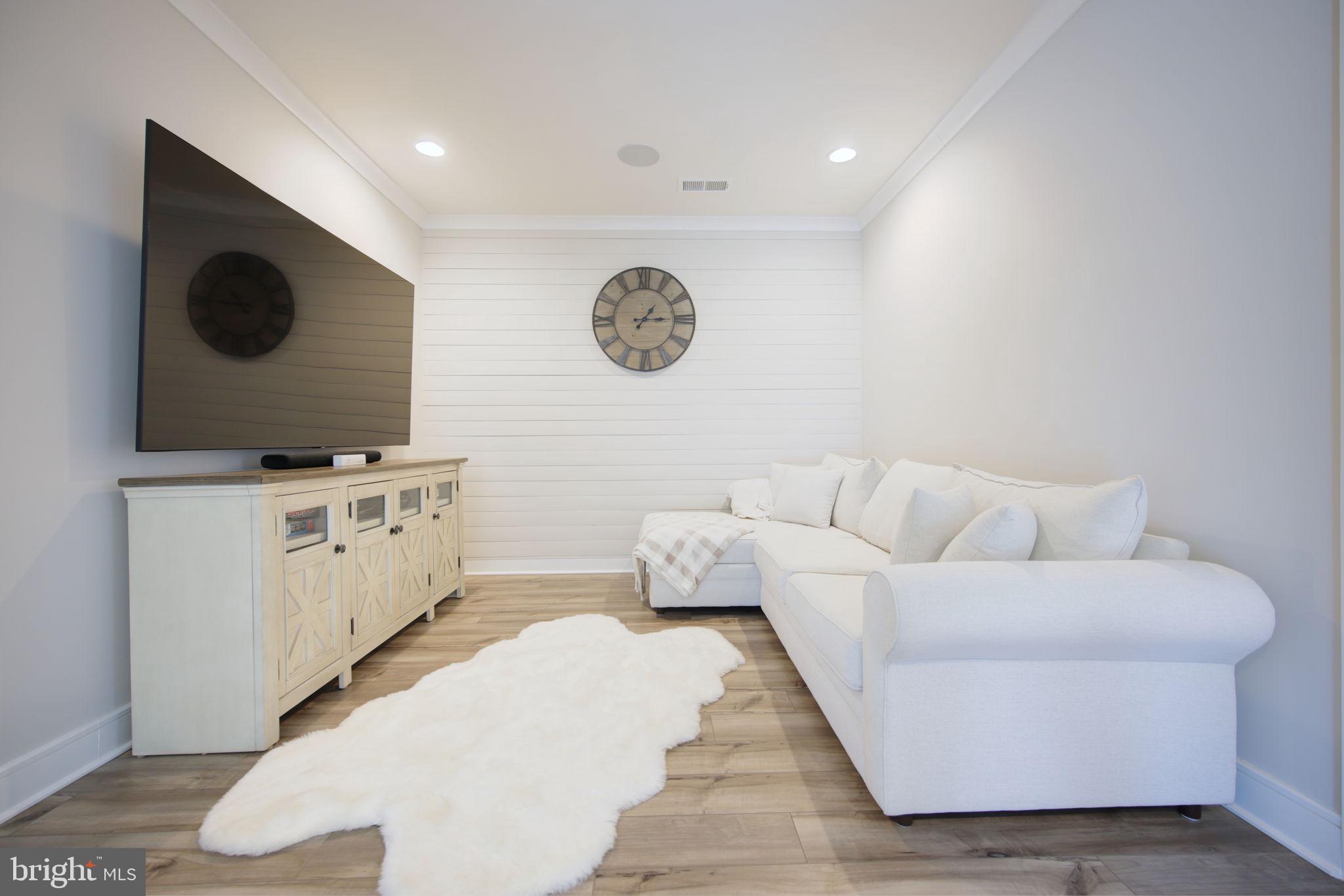 MEADOWBROOK - Residential