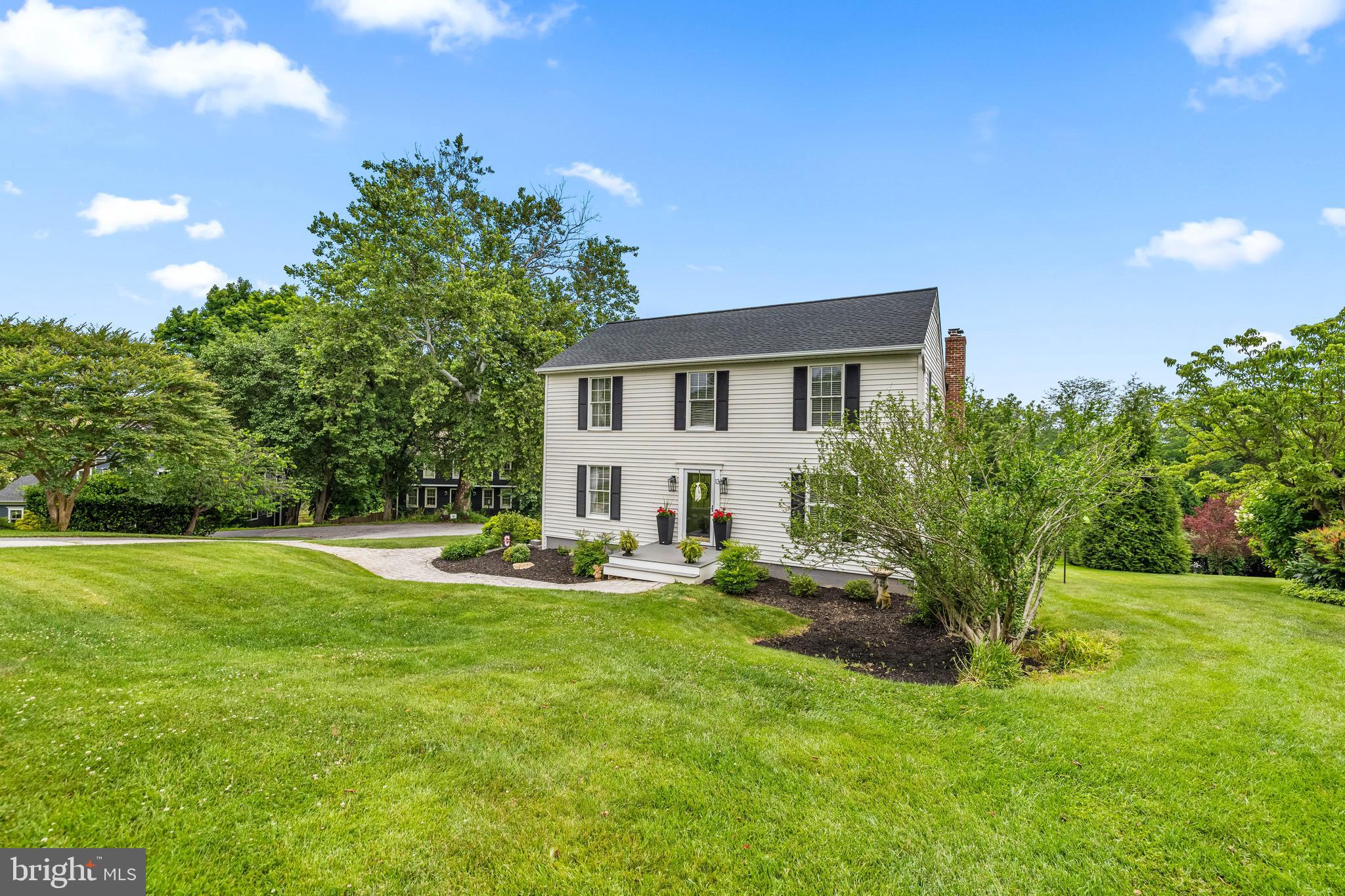 VILLAGE GREEN - Residential