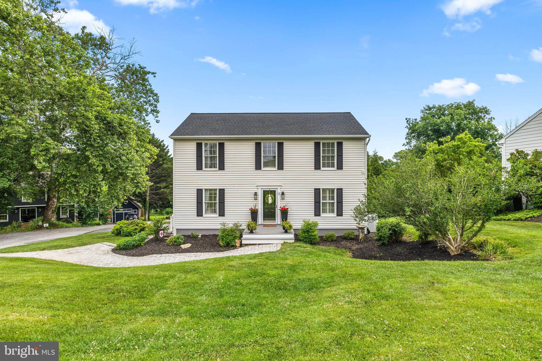 VILLAGE GREEN - Residential