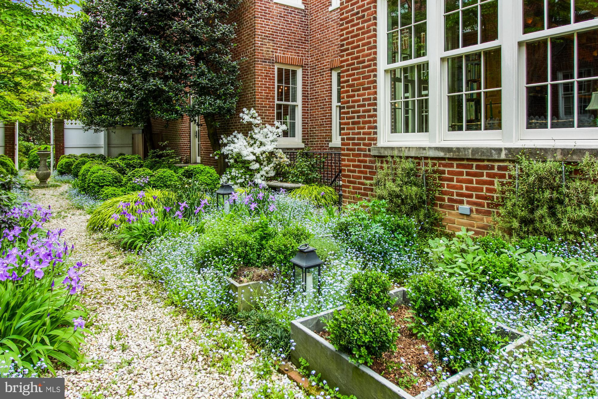 CAPITOL HILL - Residential