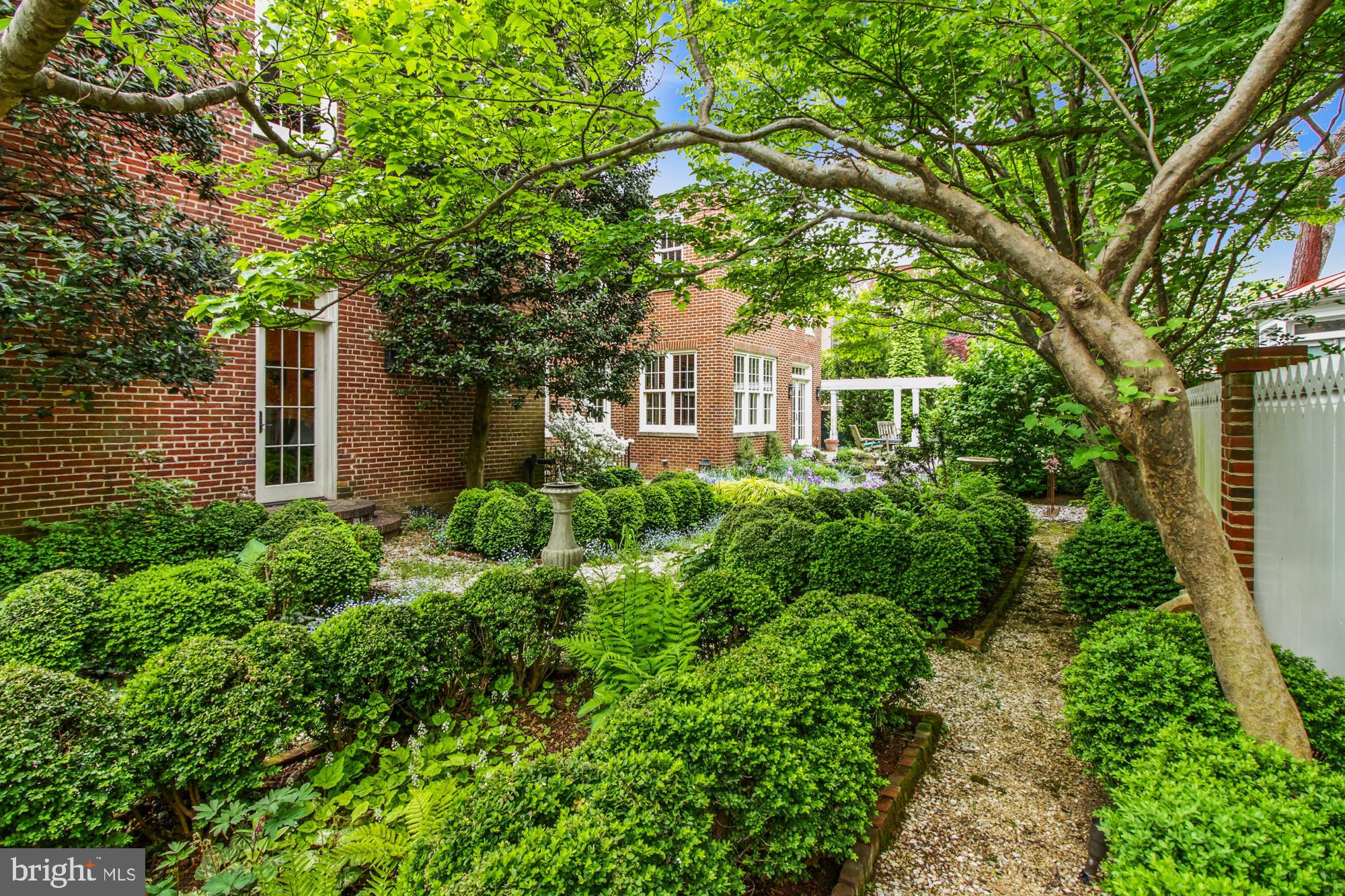 CAPITOL HILL - Residential