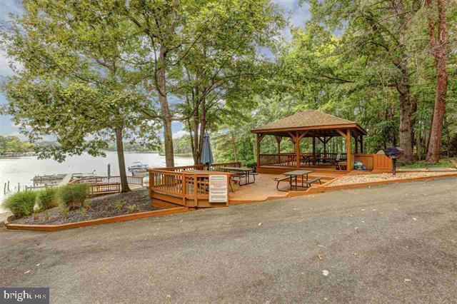 LAKESHORE WOODS - Land