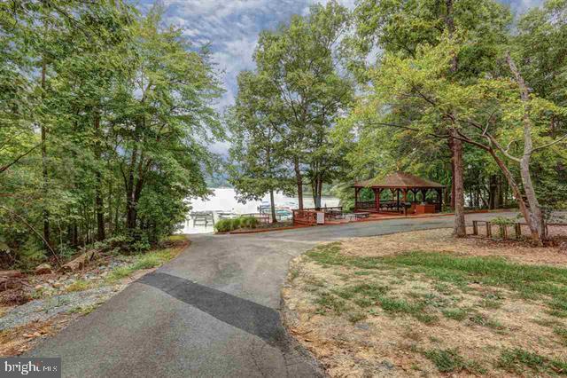 LAKESHORE WOODS - Land