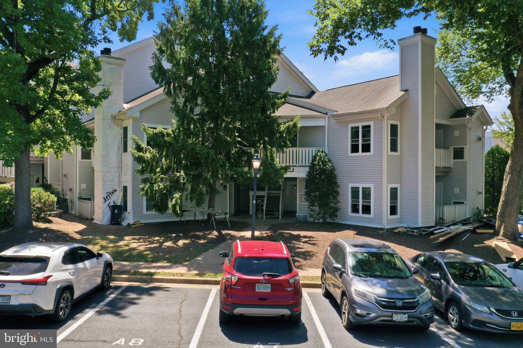 Ground-level home with easy access in the Centreville area of Fairfax County, Virginia. This home meets all the "wants and needs" with a kitchen with granite and stainless steel appliances, a wood-burning fireplace, an in-unit washer and dryer, and a private ground-level patio. Beautiful landscaping and mature trees surround the community, and the nearby pond is moments away. Enjoy the summer swims in the community pool. Exercise in the community gym and enjoy the views of the tranquil pool setting. The community center even offers racquetball year-round. Awesome, convenient location with plenty of shopping and dining options.