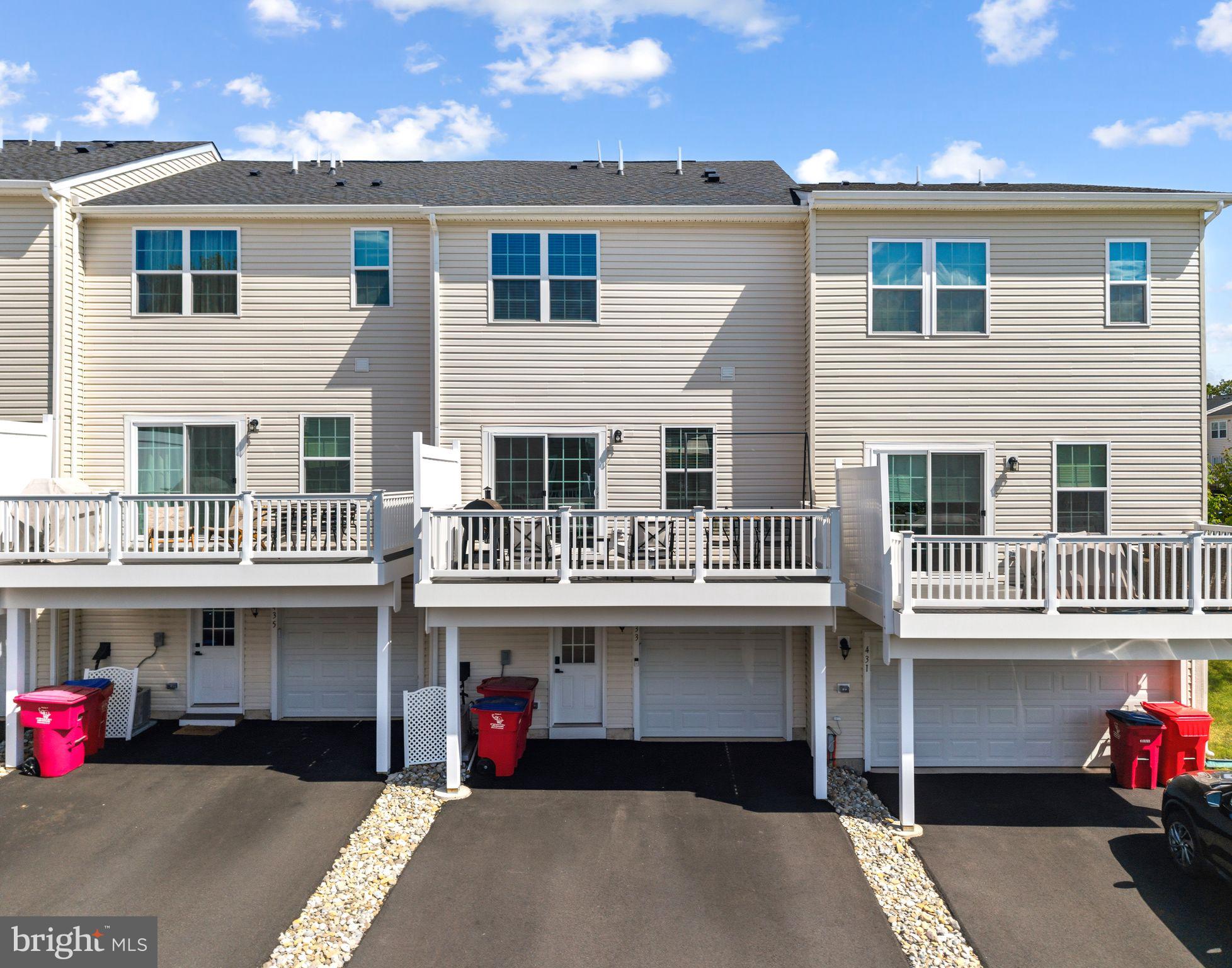 TOWNE GATE COMMONS - Residential