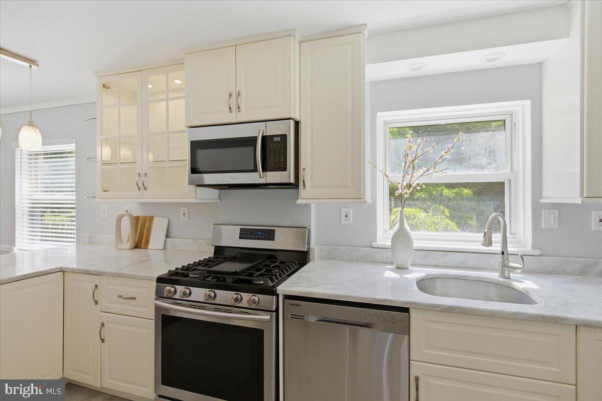 FOREST HILLS - Residential