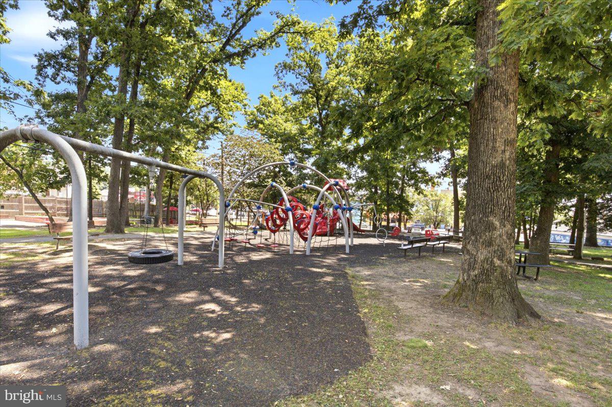 FOREST HILLS - Residential