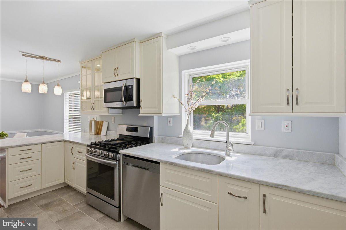 FOREST HILLS - Residential