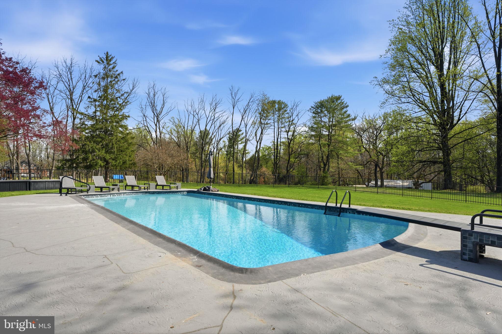 LONDONDERRY WOODS - Residential