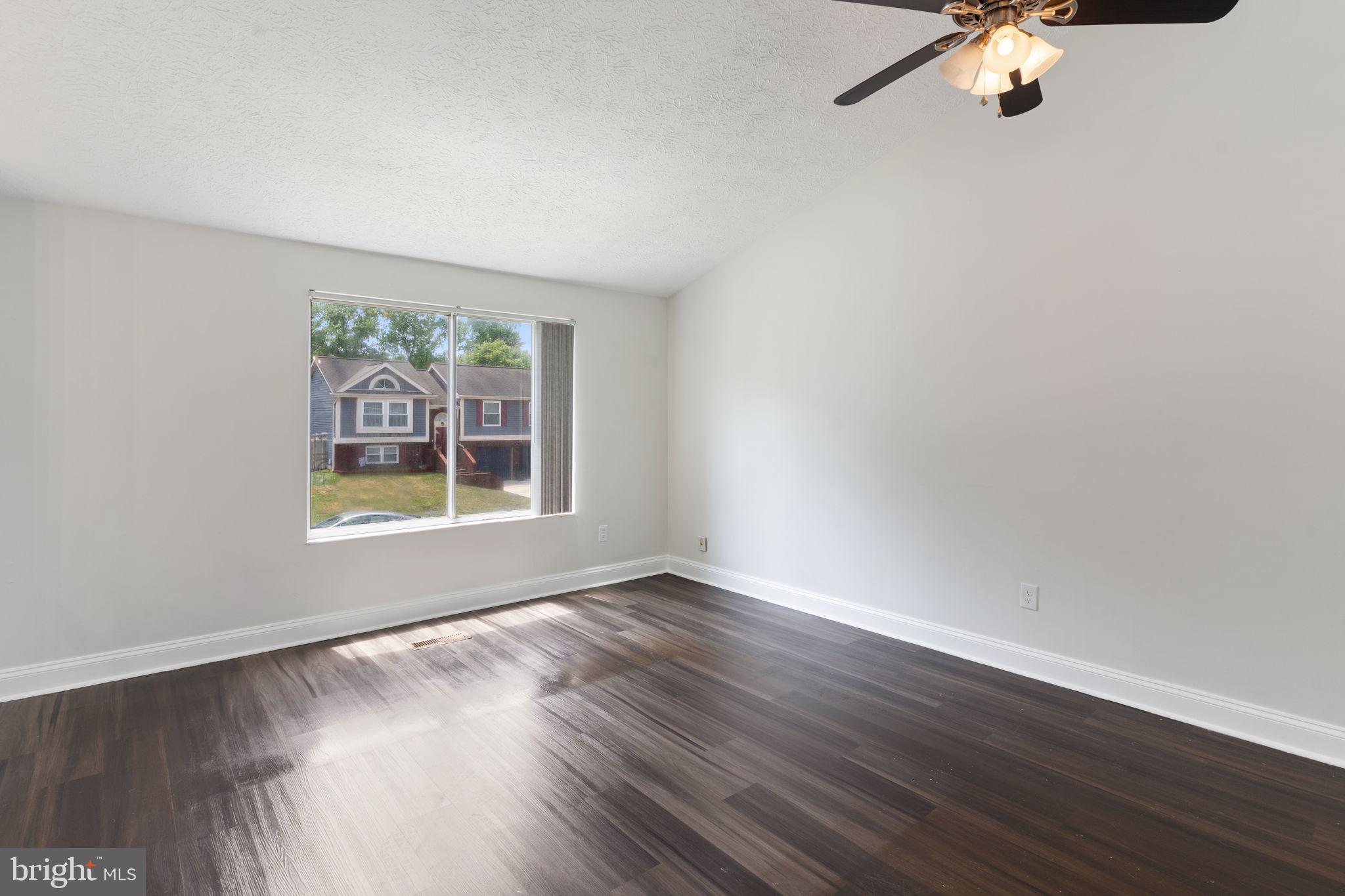 HARMANS WOODS - Residential