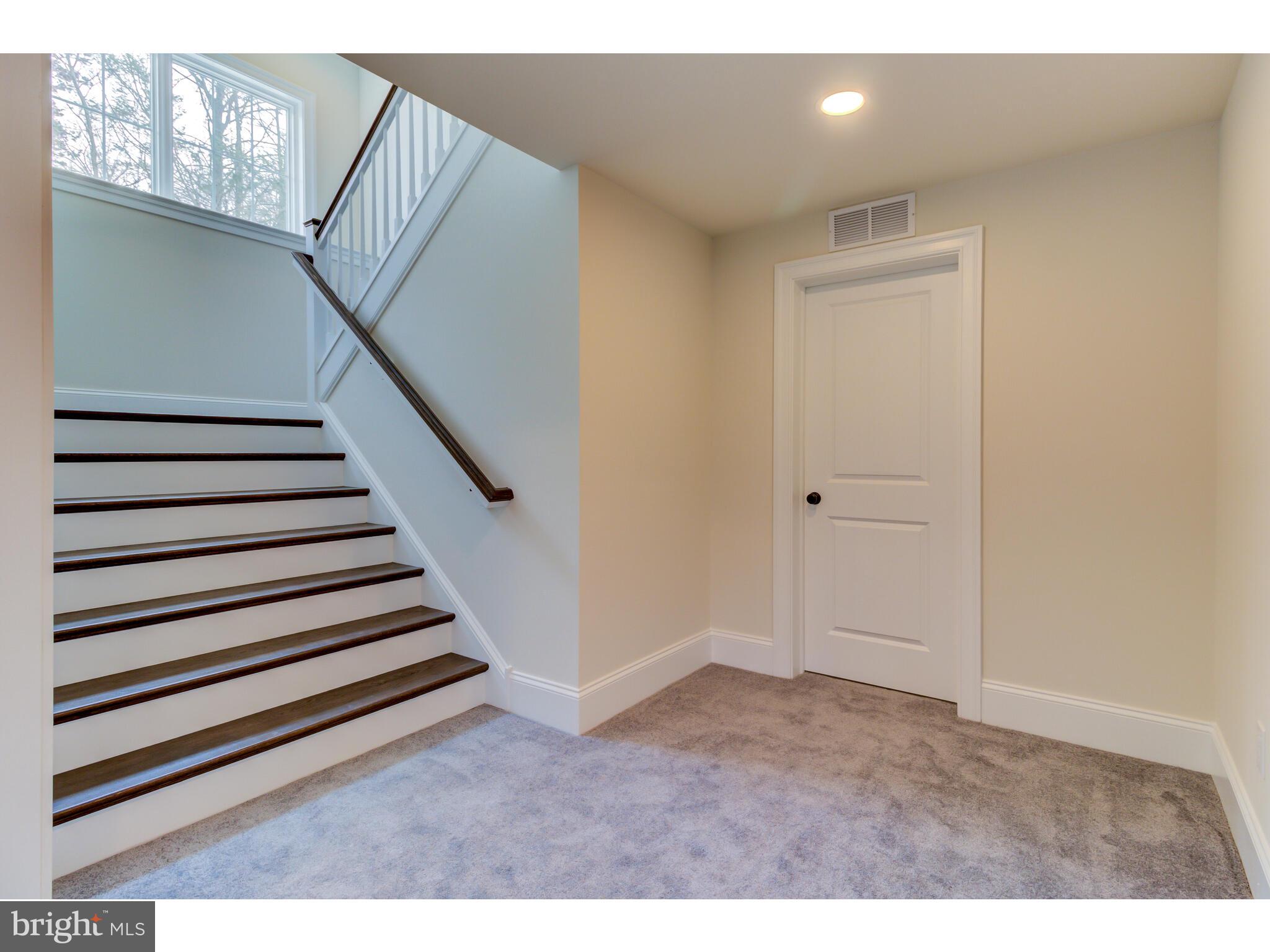 KNOBB HILL - Residential
