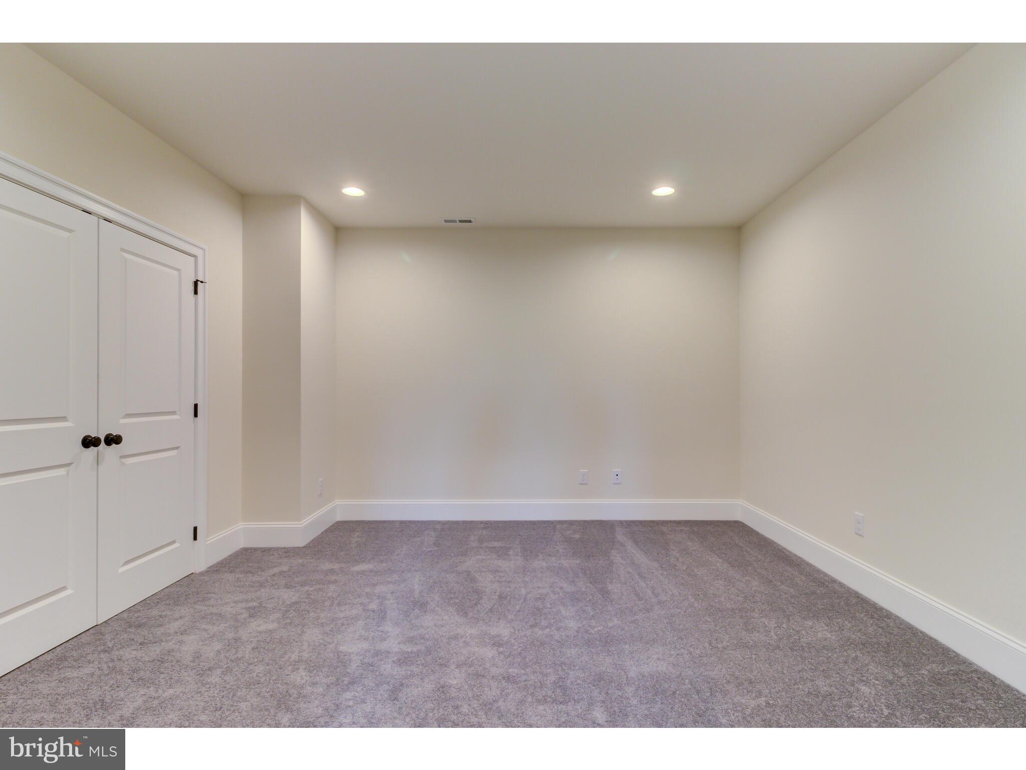 KNOBB HILL - Residential