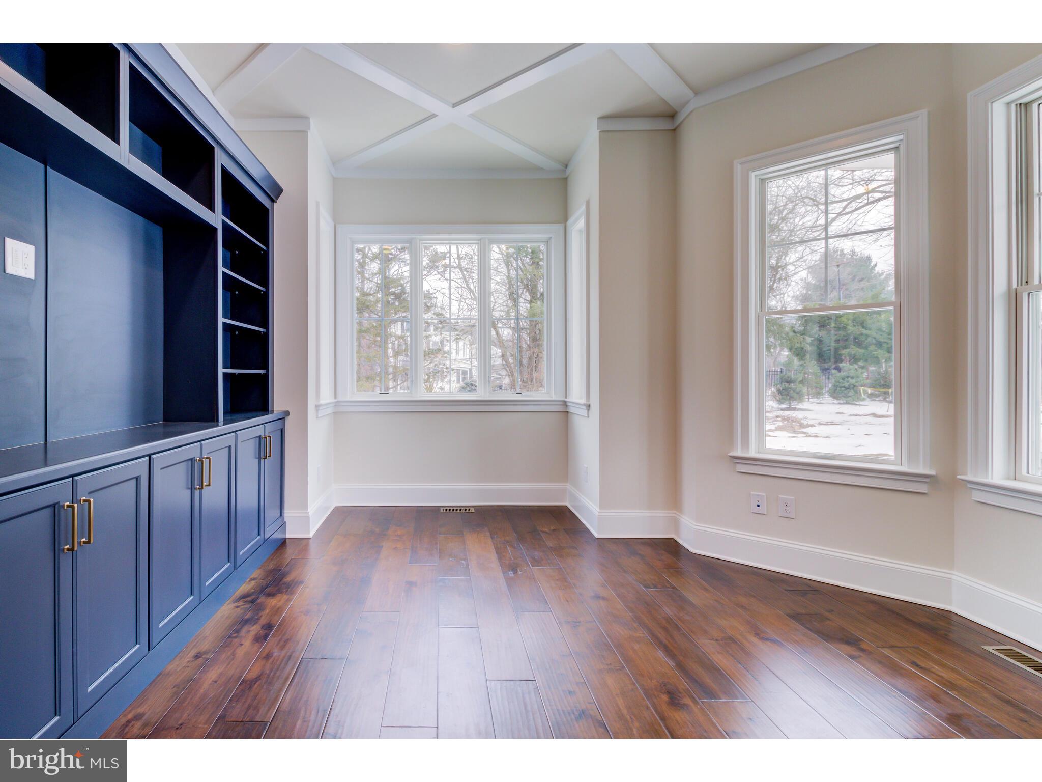 KNOBB HILL - Residential