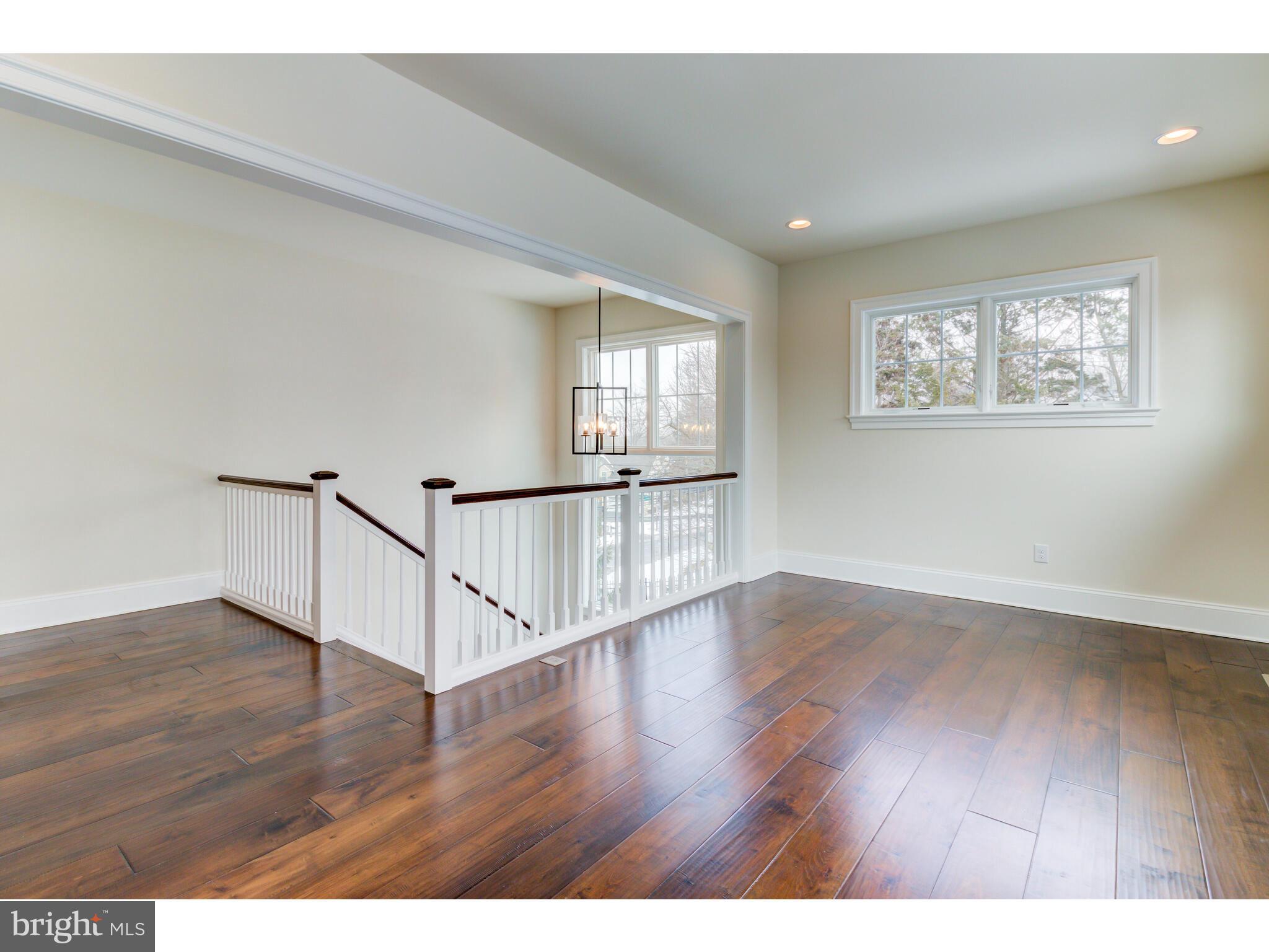 KNOBB HILL - Residential