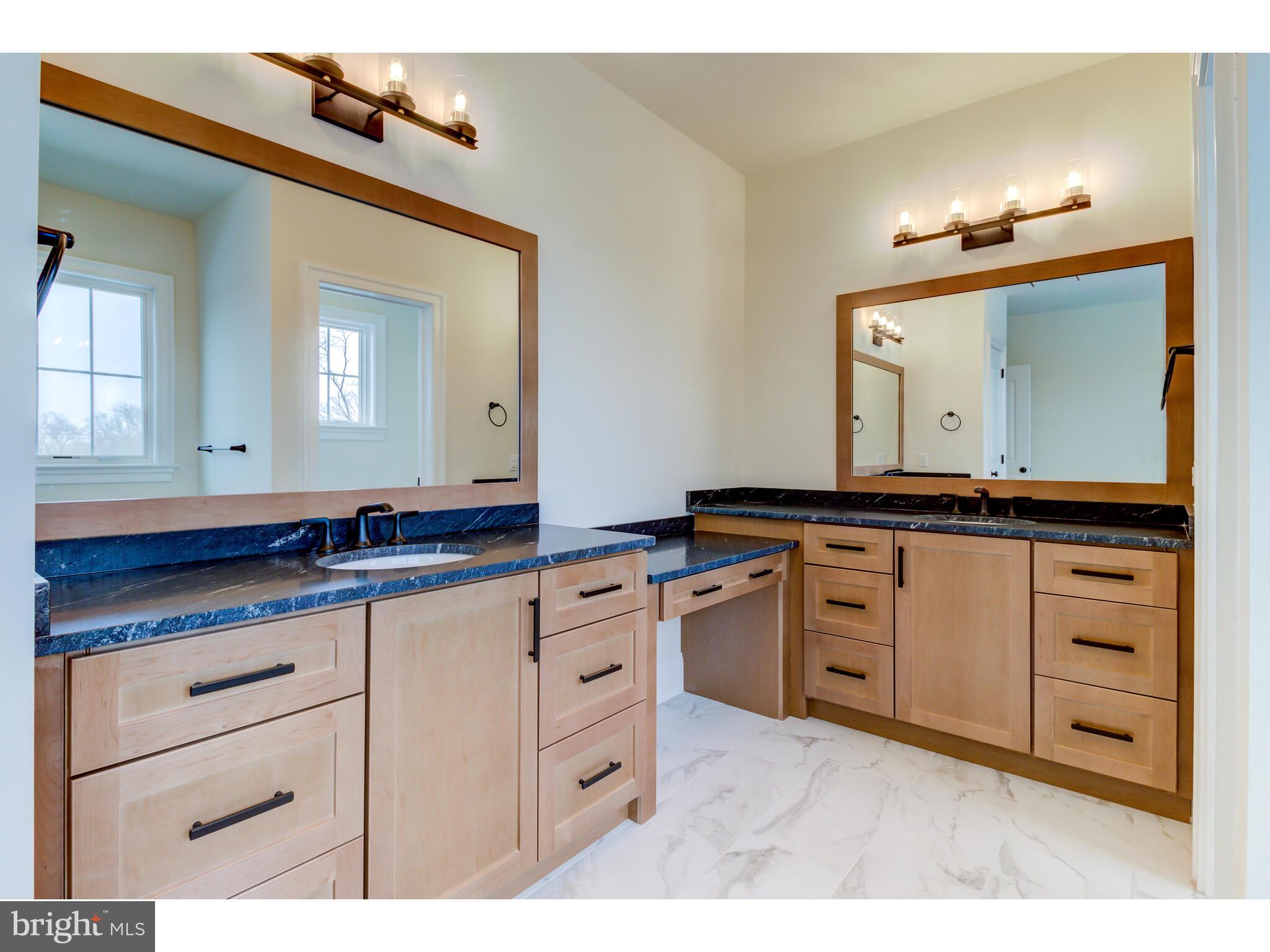 KNOBB HILL - Residential