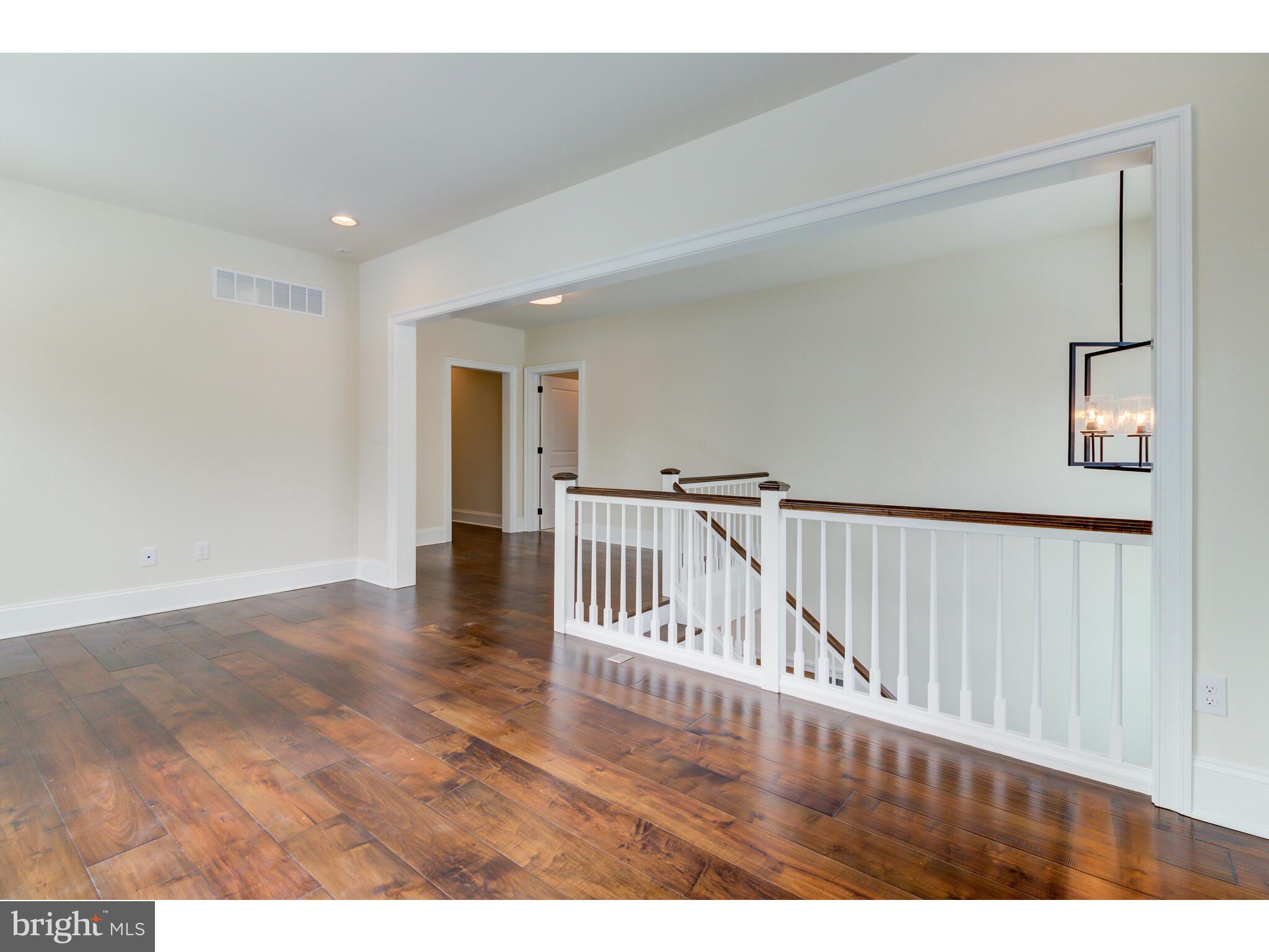 KNOBB HILL - Residential