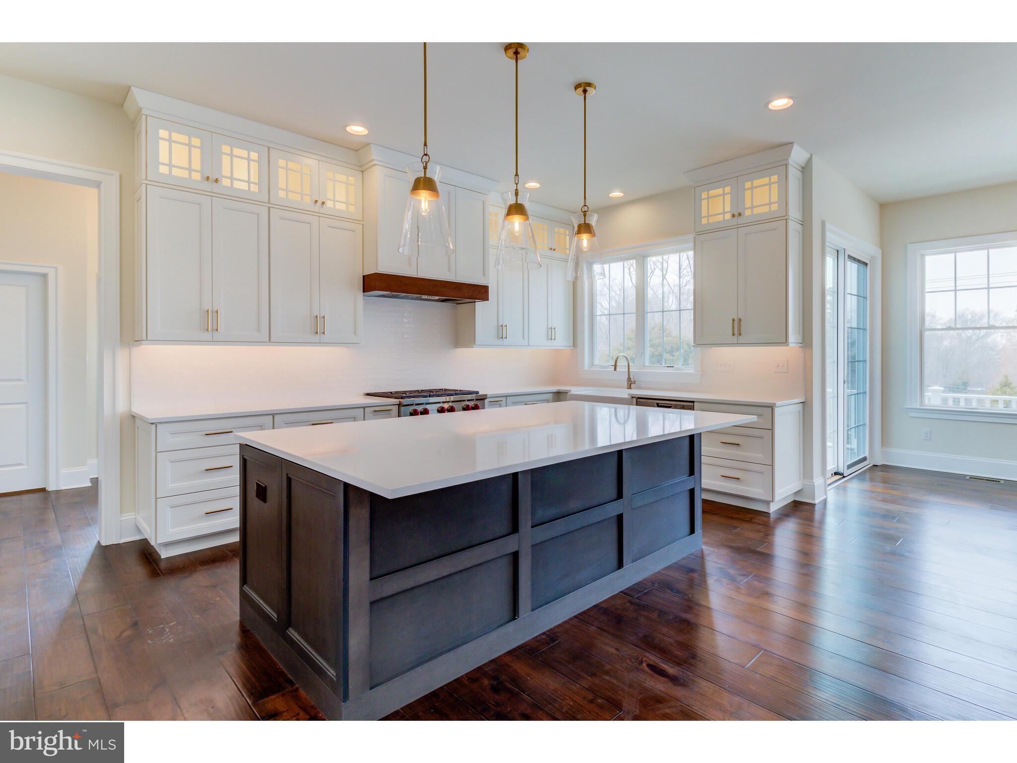 KNOBB HILL - Residential