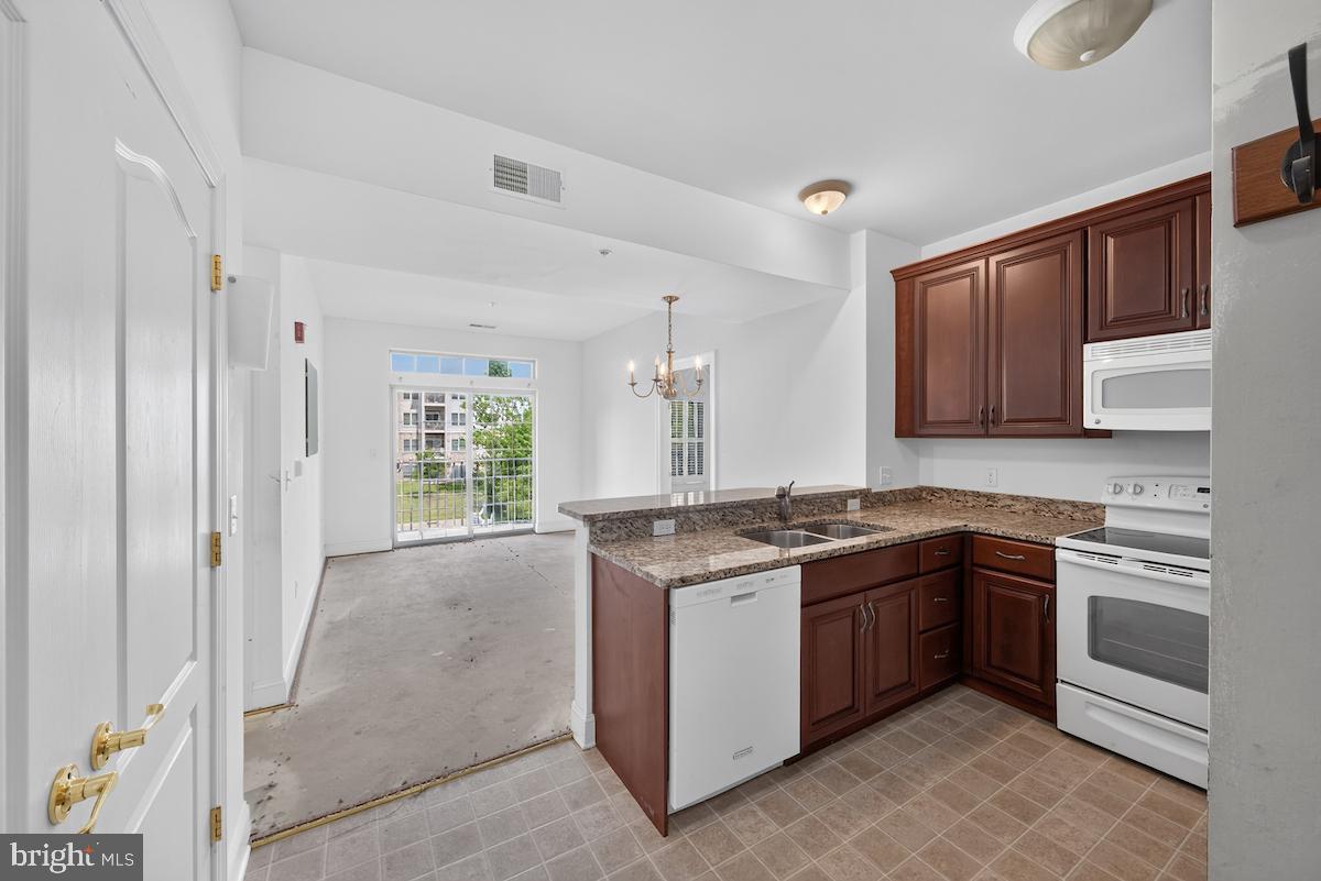 VILLAGE OF FOUNTAINVIEW - Residential