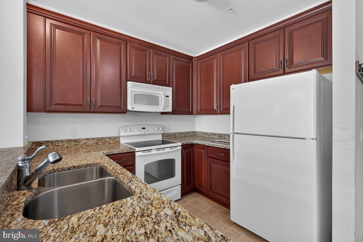 VILLAGE OF FOUNTAINVIEW - Residential