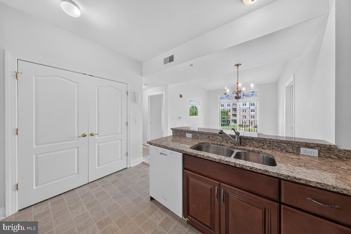 VILLAGE OF FOUNTAINVIEW - Residential