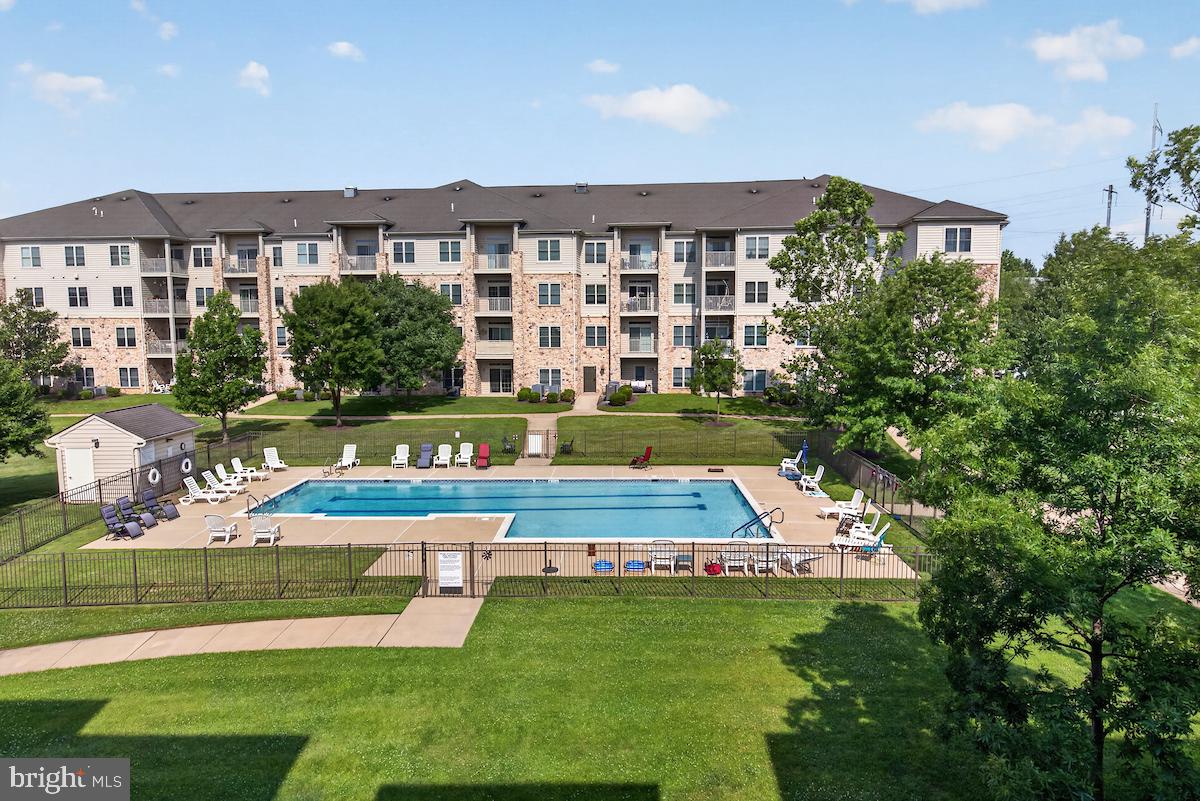 VILLAGE OF FOUNTAINVIEW - Residential