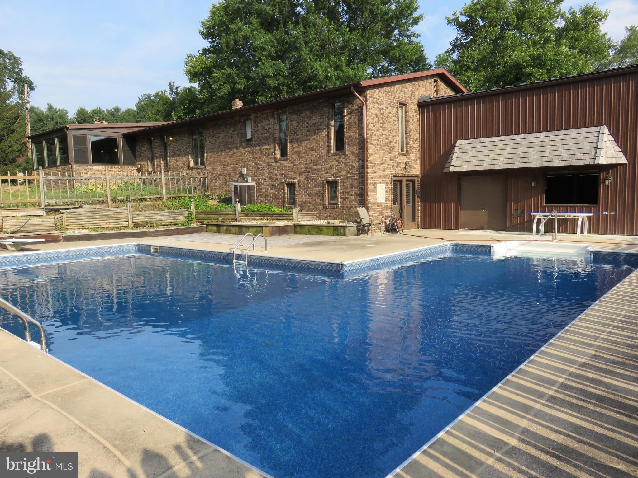 LOCUST GROVE - Residential
