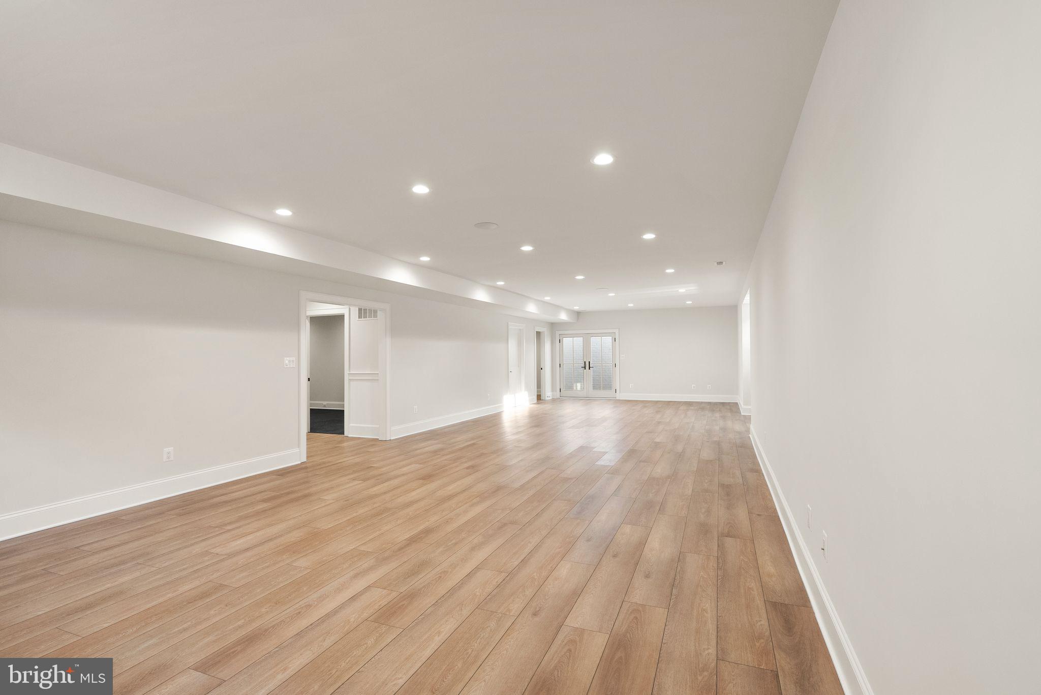 WILLIAMSBURG VILLAGE - Residential