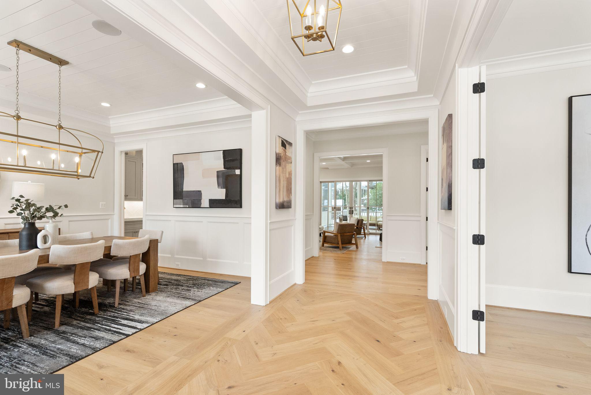 WILLIAMSBURG VILLAGE - Residential