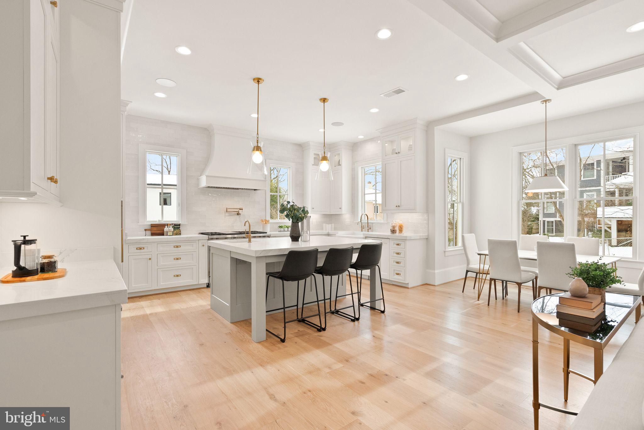 WILLIAMSBURG VILLAGE - Residential