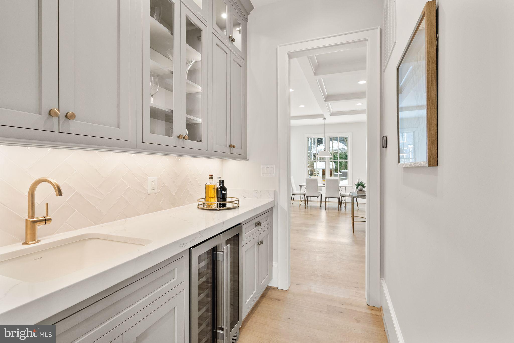 WILLIAMSBURG VILLAGE - Residential