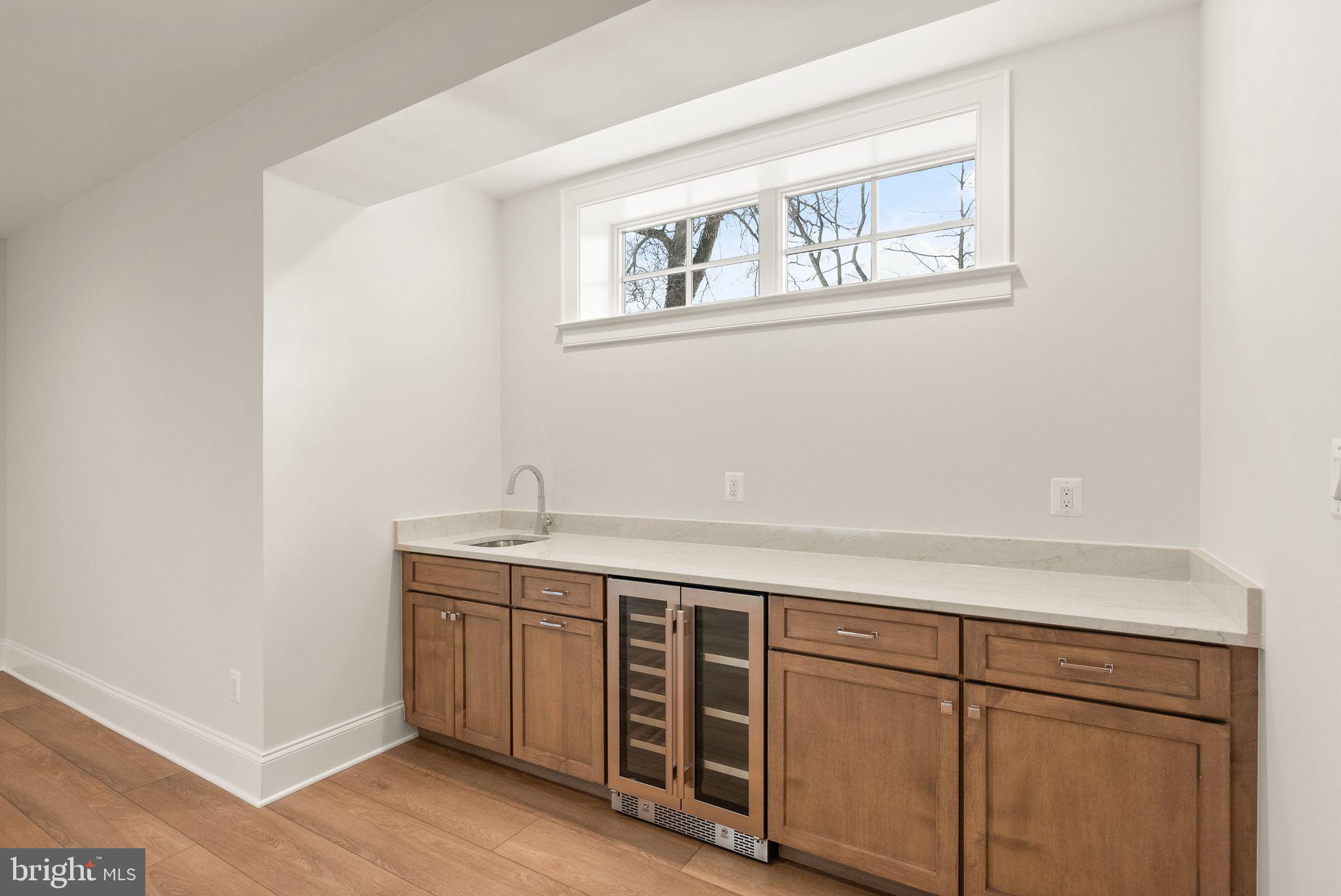 WILLIAMSBURG VILLAGE - Residential