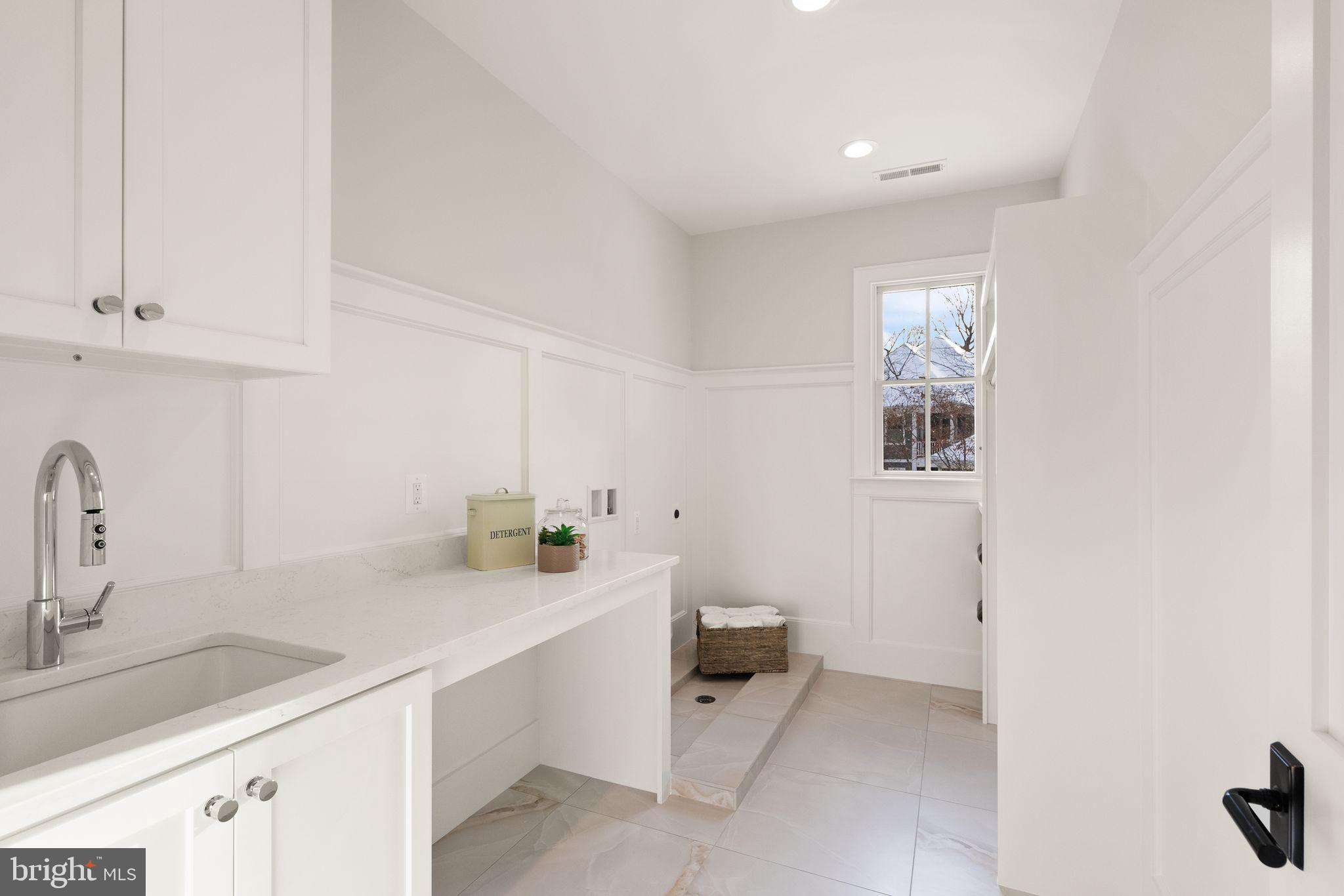 WILLIAMSBURG VILLAGE - Residential