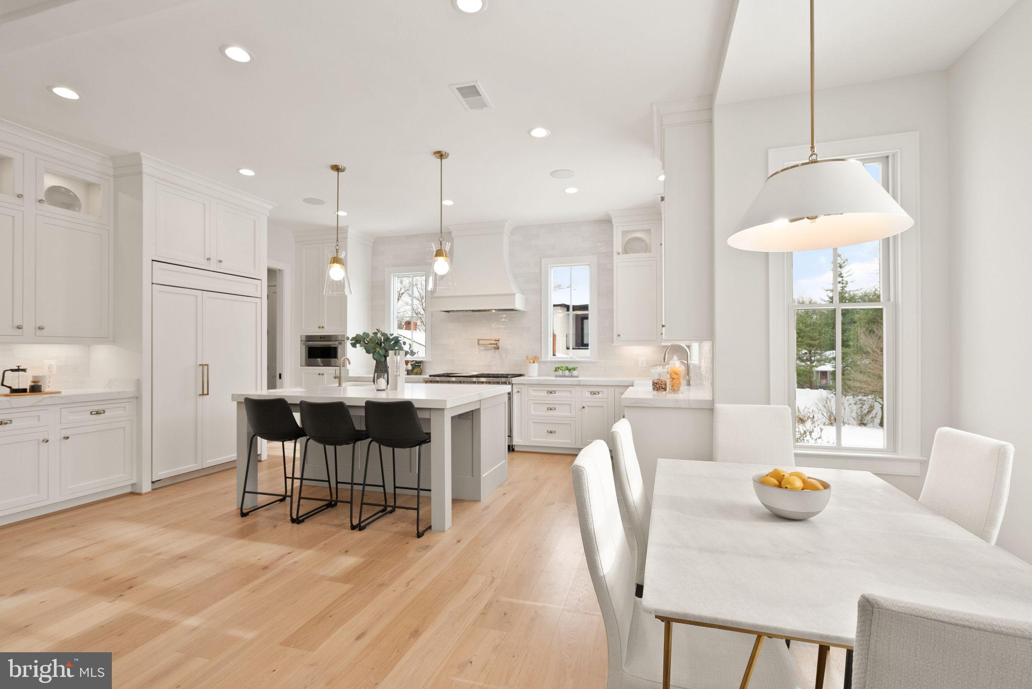 WILLIAMSBURG VILLAGE - Residential