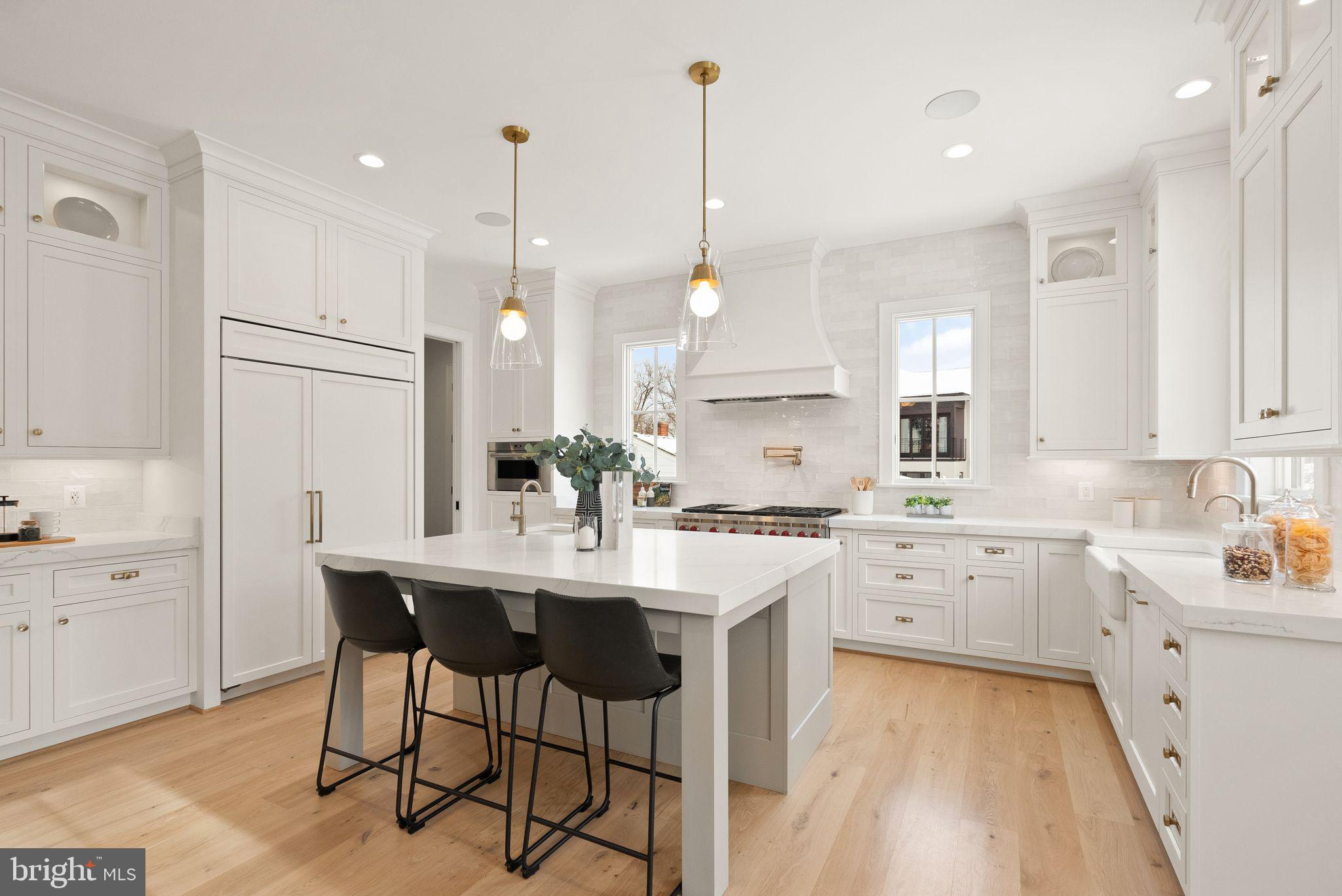 WILLIAMSBURG VILLAGE - Residential
