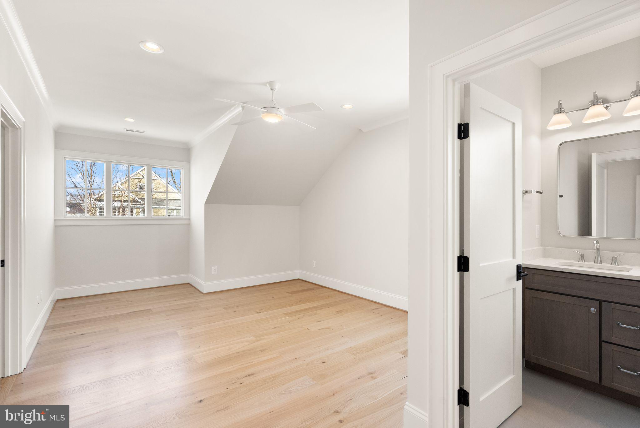 WILLIAMSBURG VILLAGE - Residential
