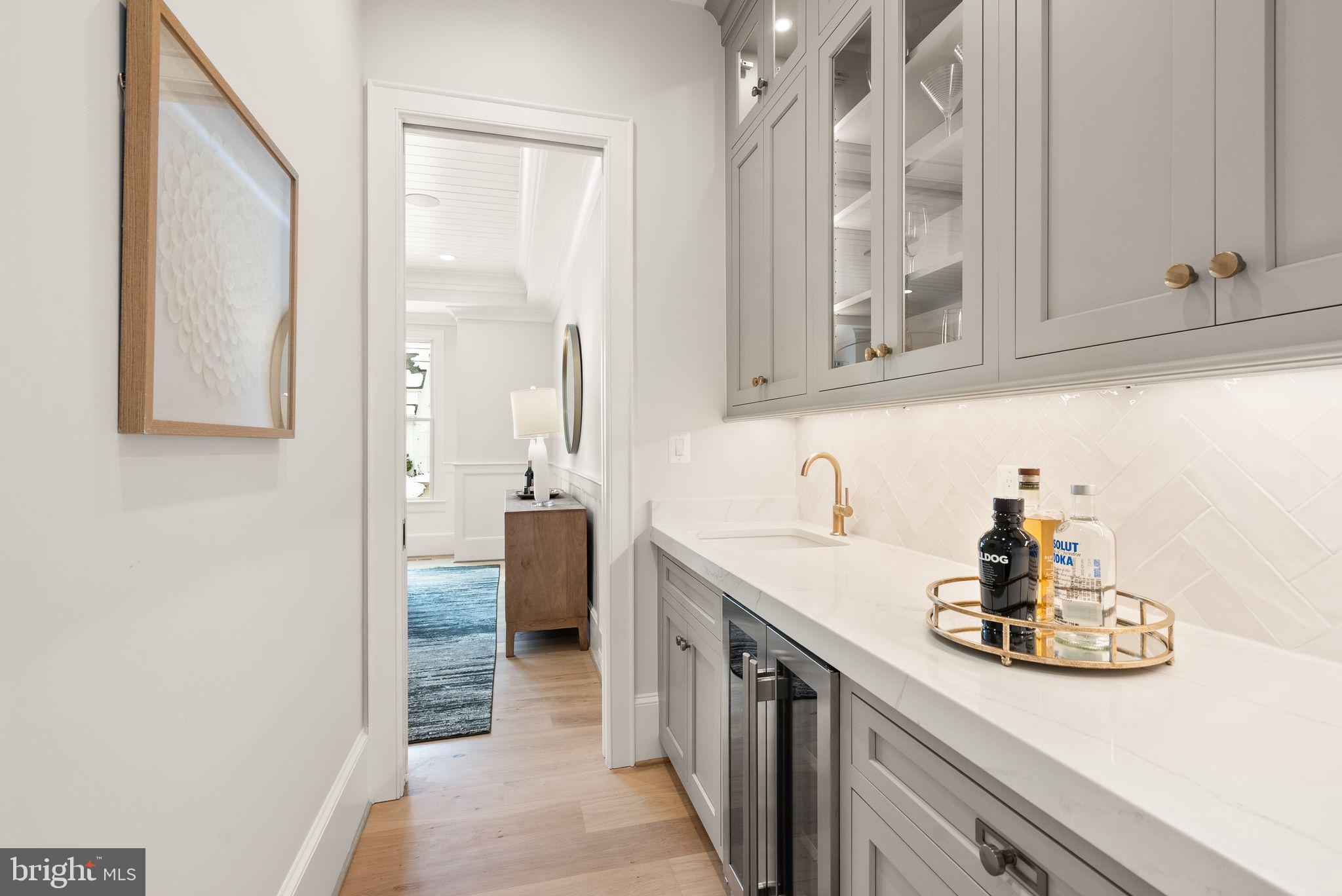WILLIAMSBURG VILLAGE - Residential