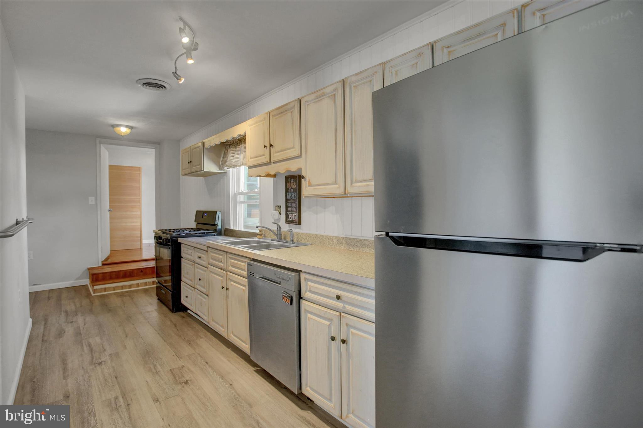 HERWIN VILLAGE - Residential