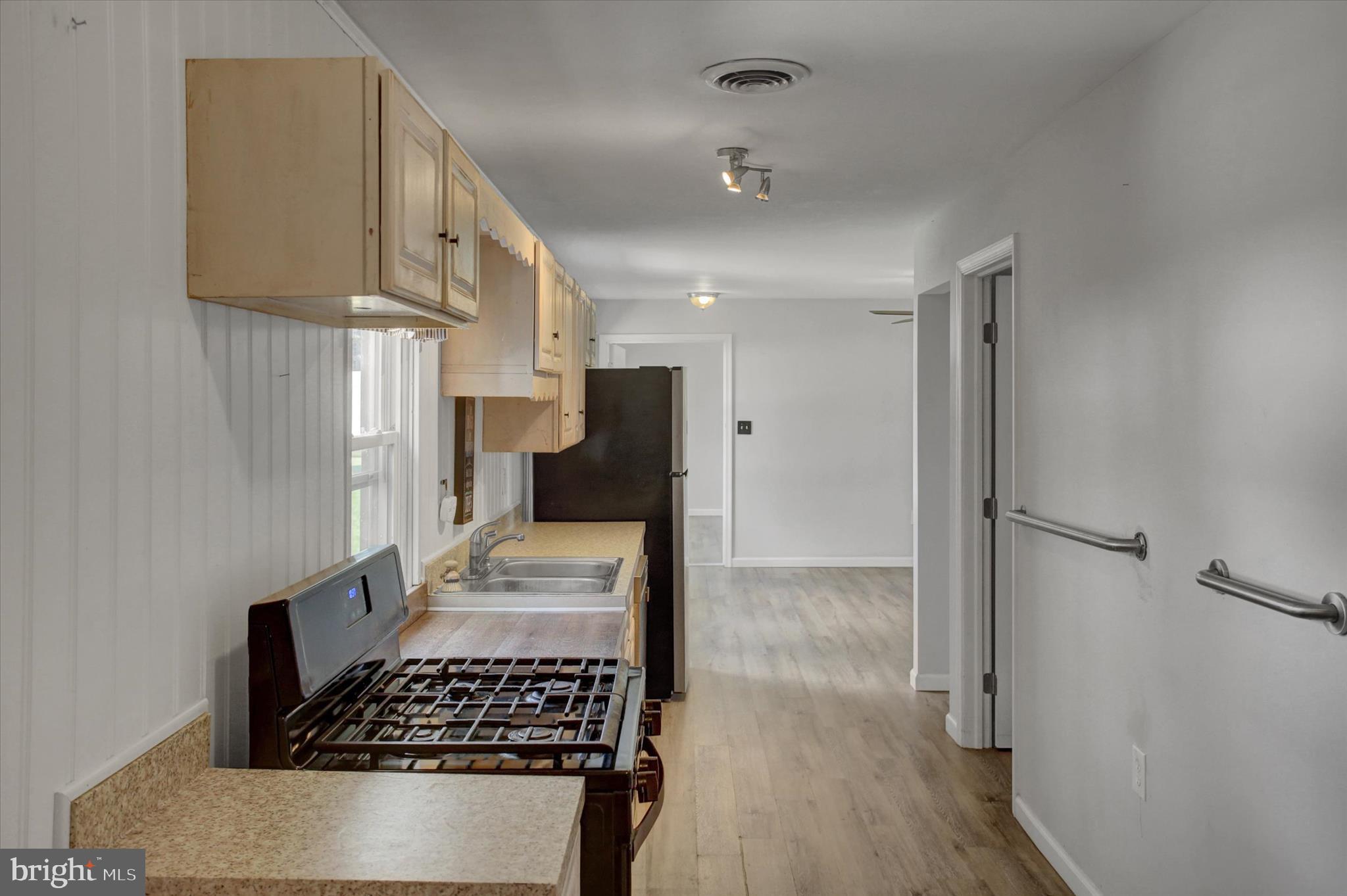 HERWIN VILLAGE - Residential