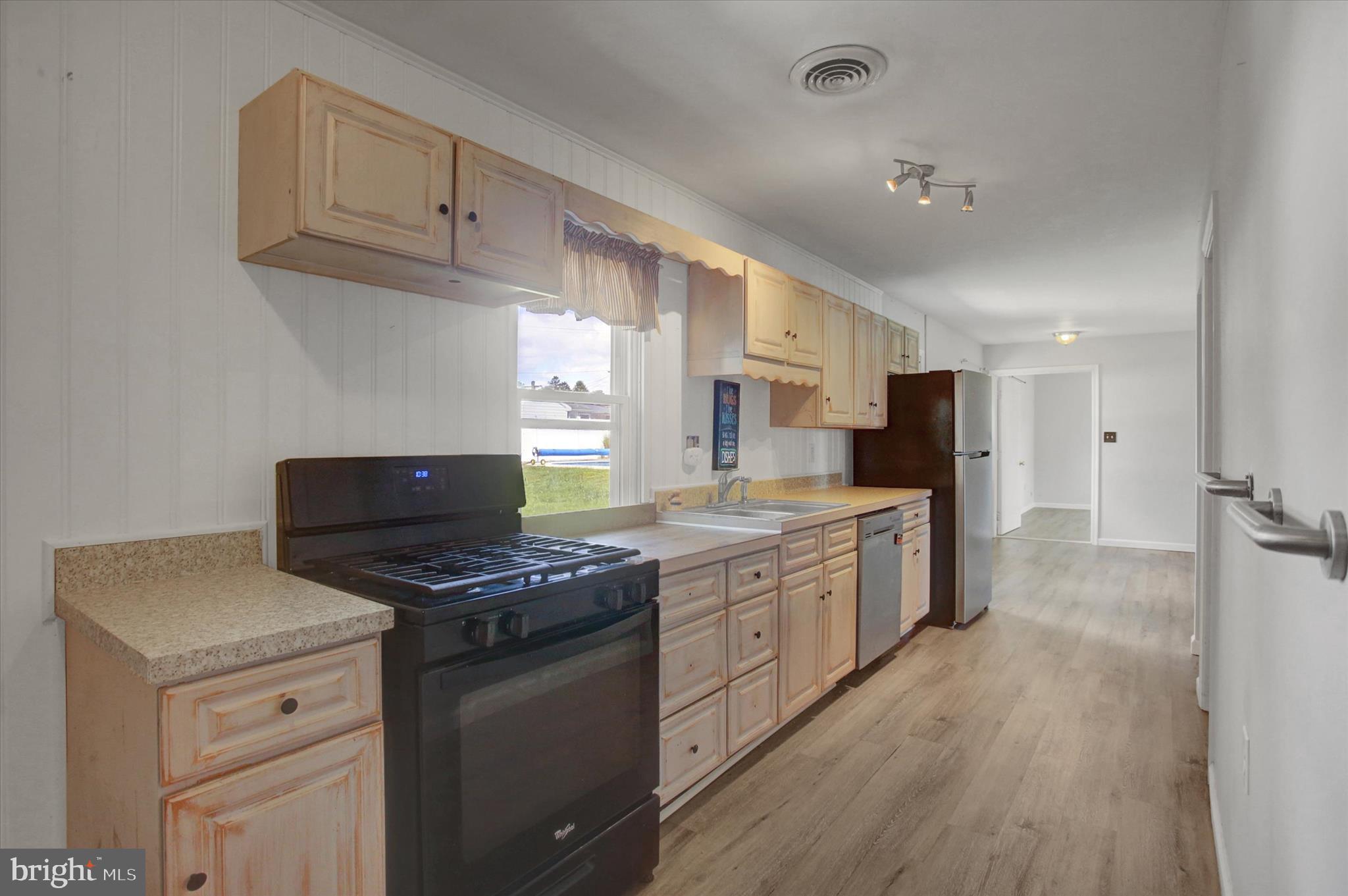 HERWIN VILLAGE - Residential