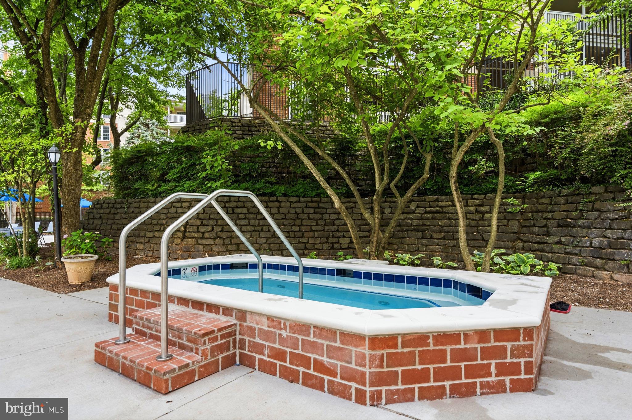 FOUNTAINS AT MCLEAN - Residential