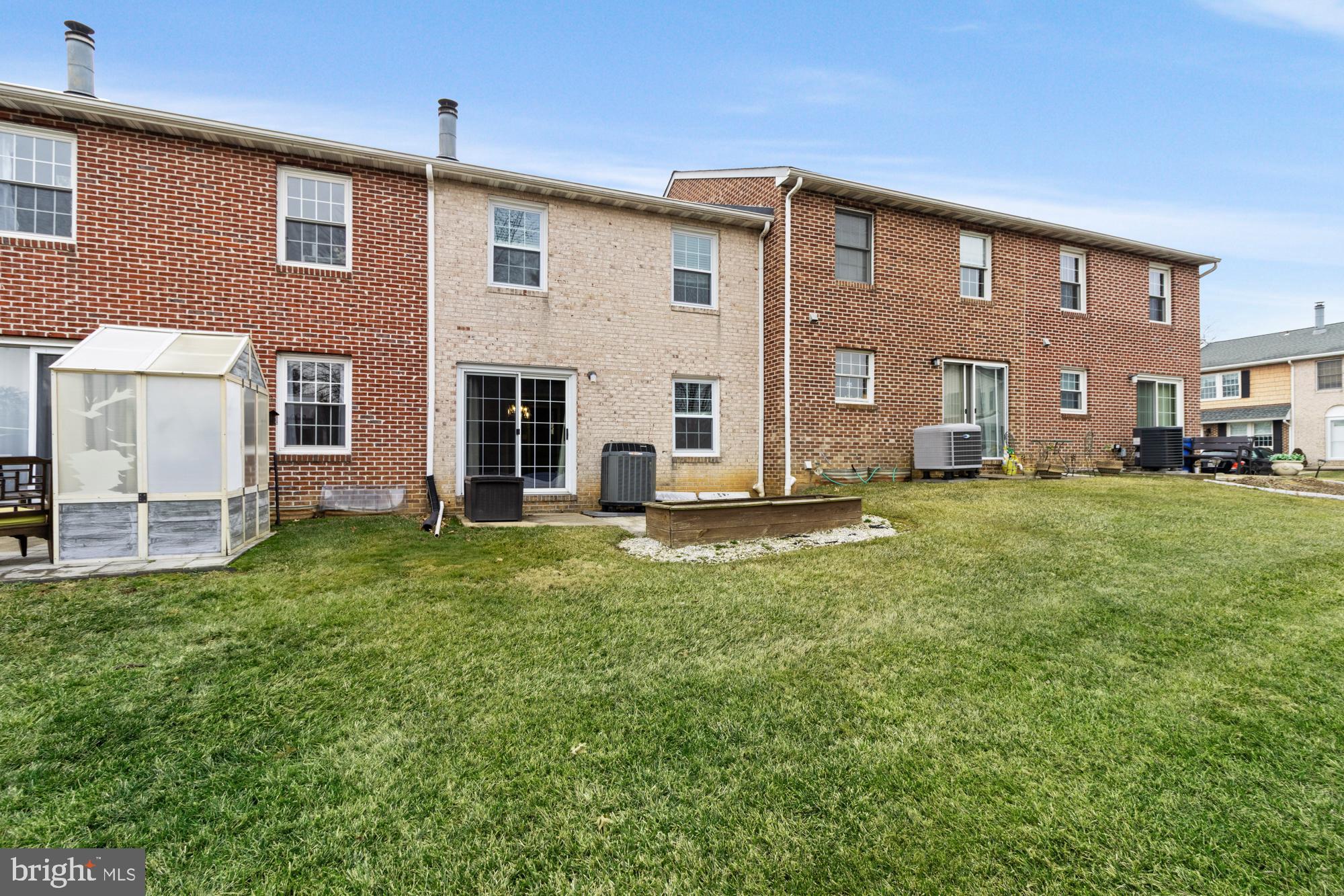 HARLAN SQUARE CONDOMINIUMS - Residential Lease
