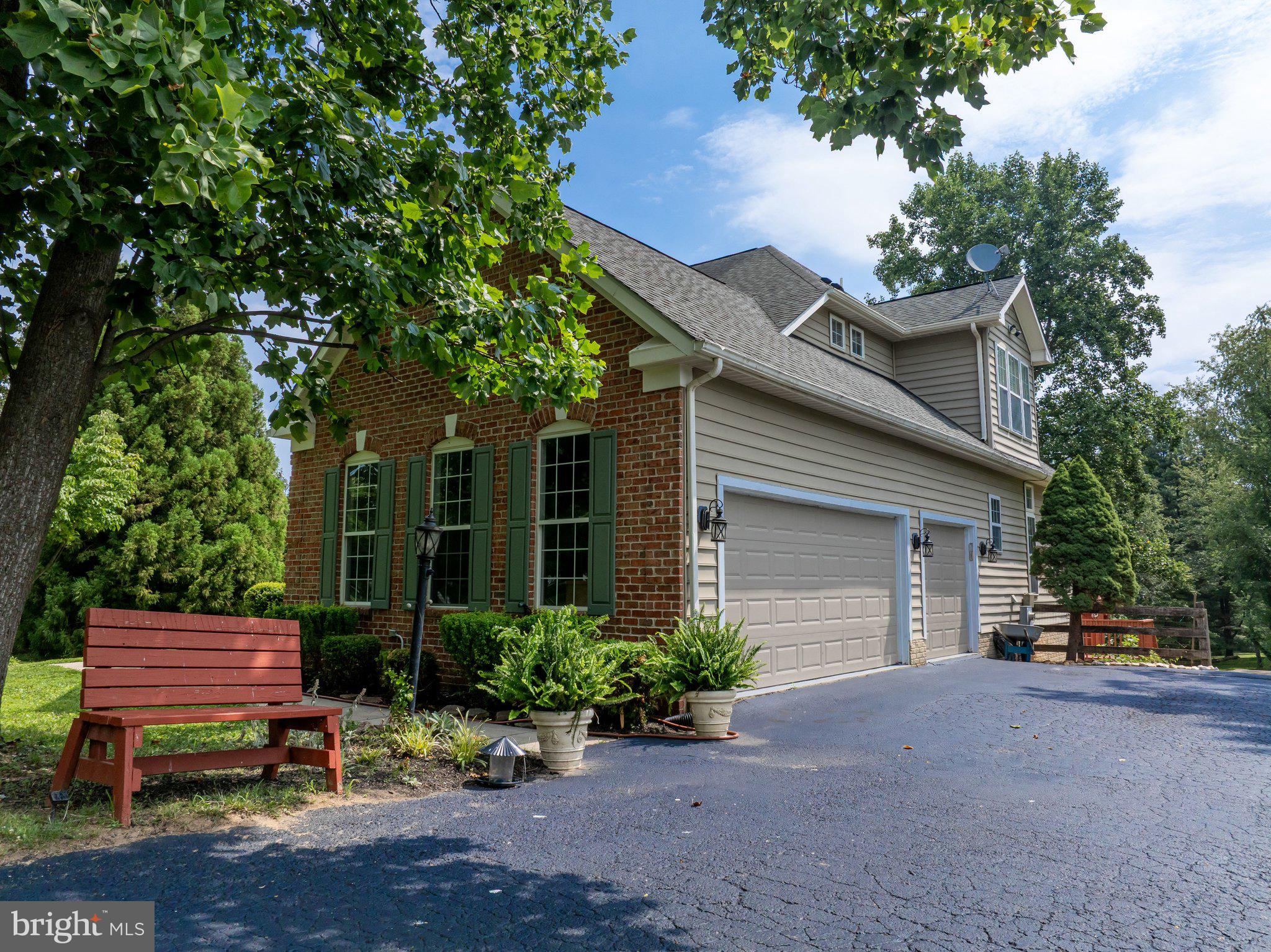 JONATHANS DELIGHT - Residential