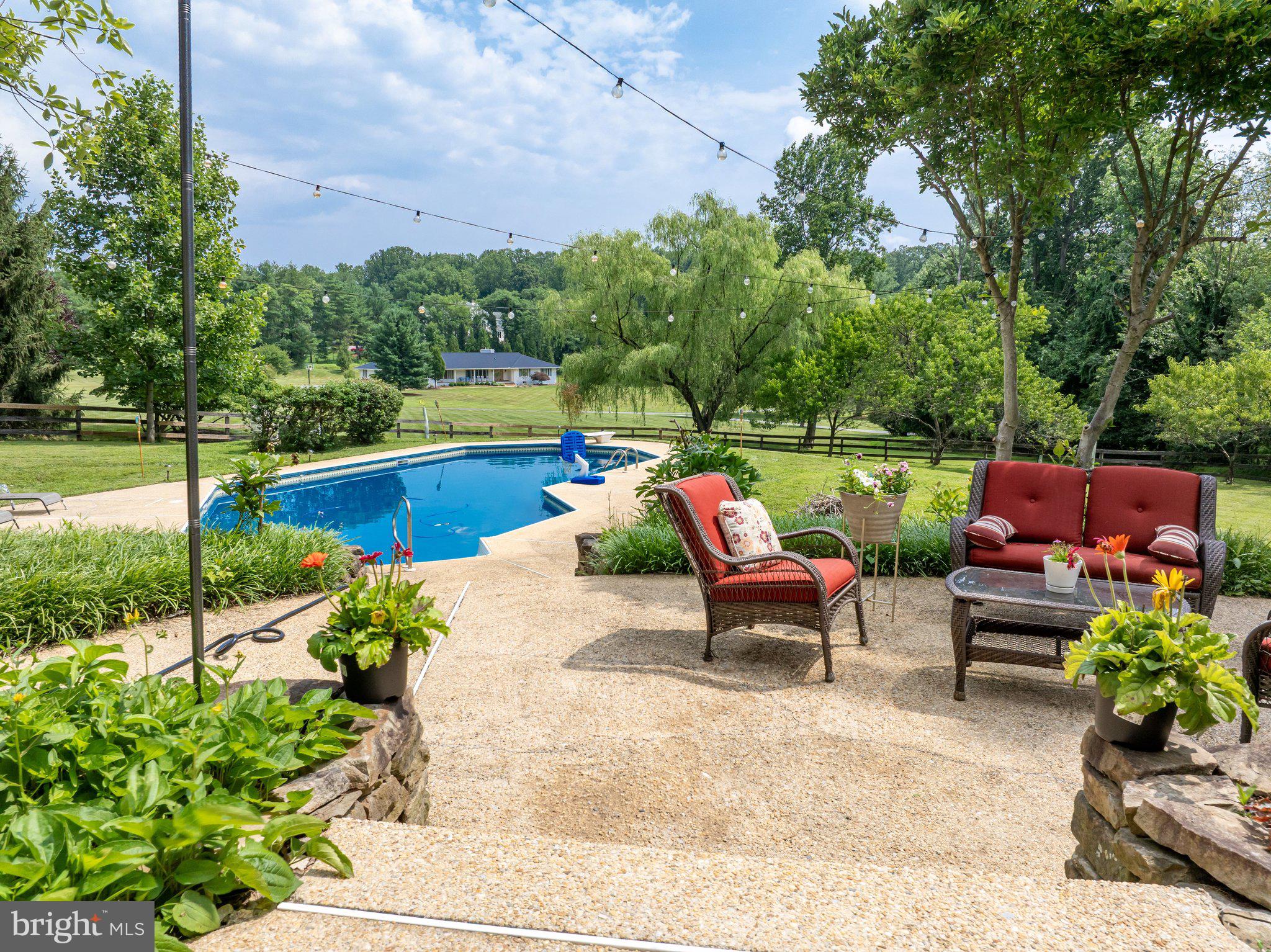 JONATHANS DELIGHT - Residential