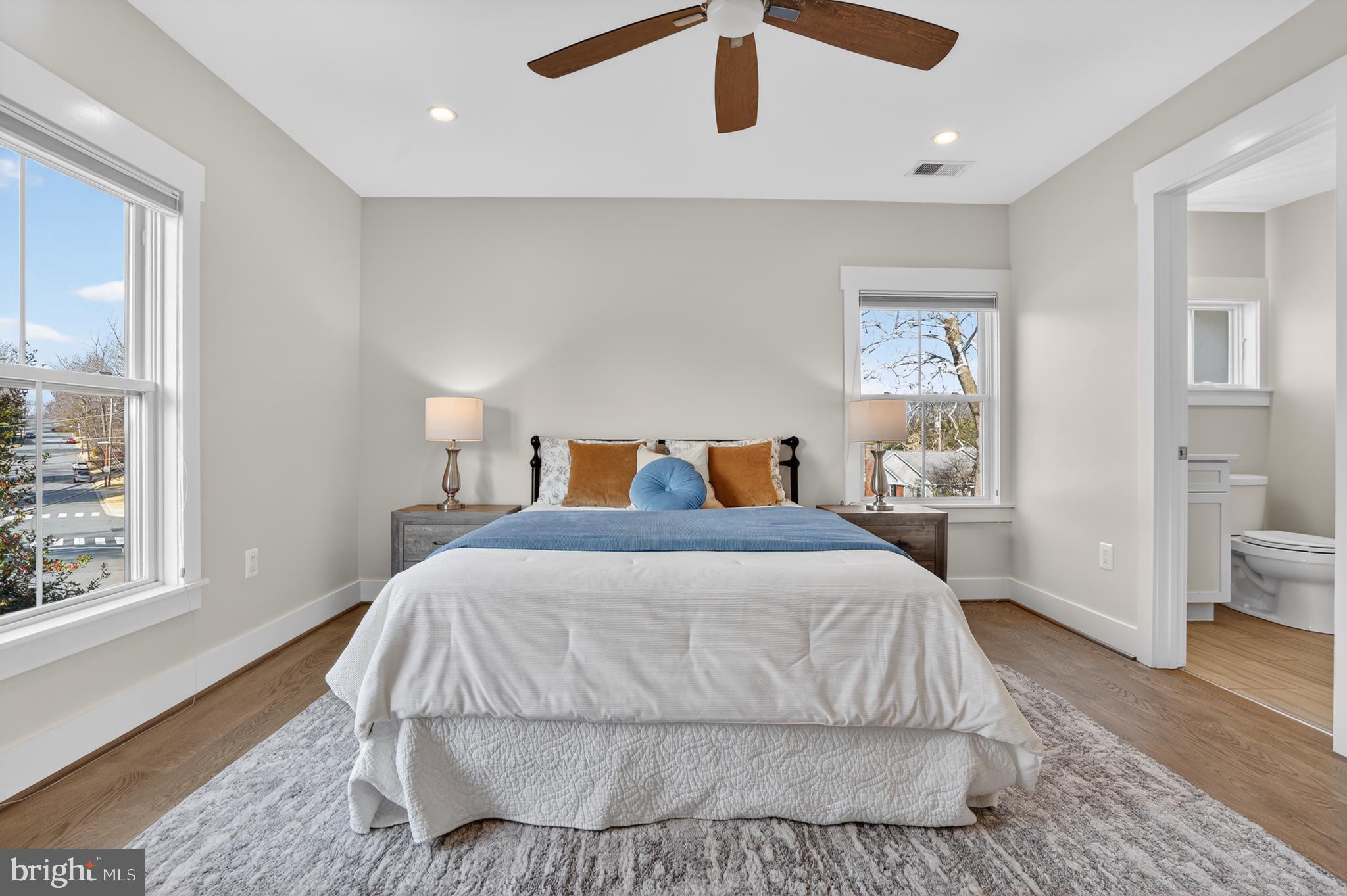 CRESCENT HILLS - Residential
